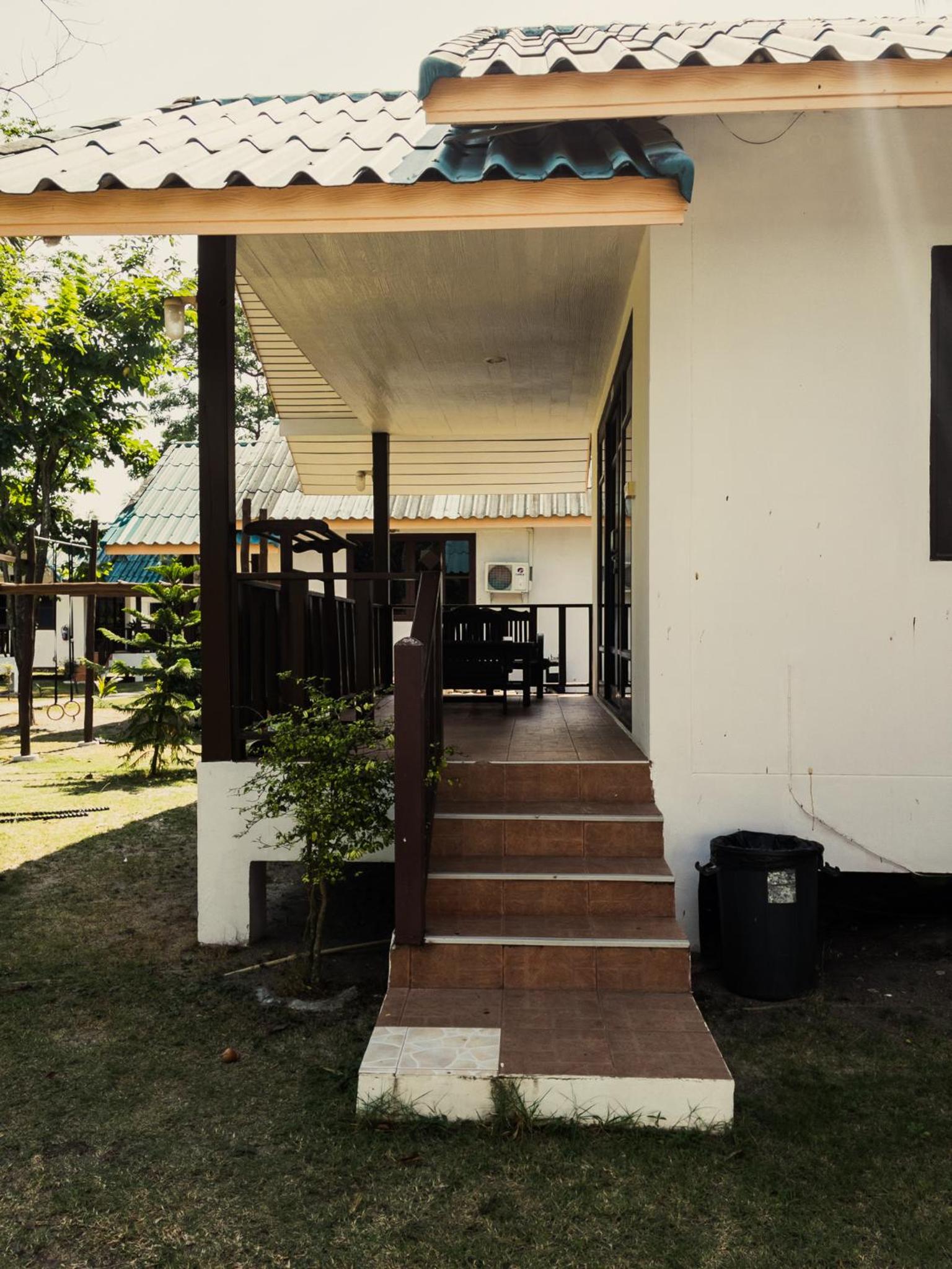 Bungalow with Garden View photo 2