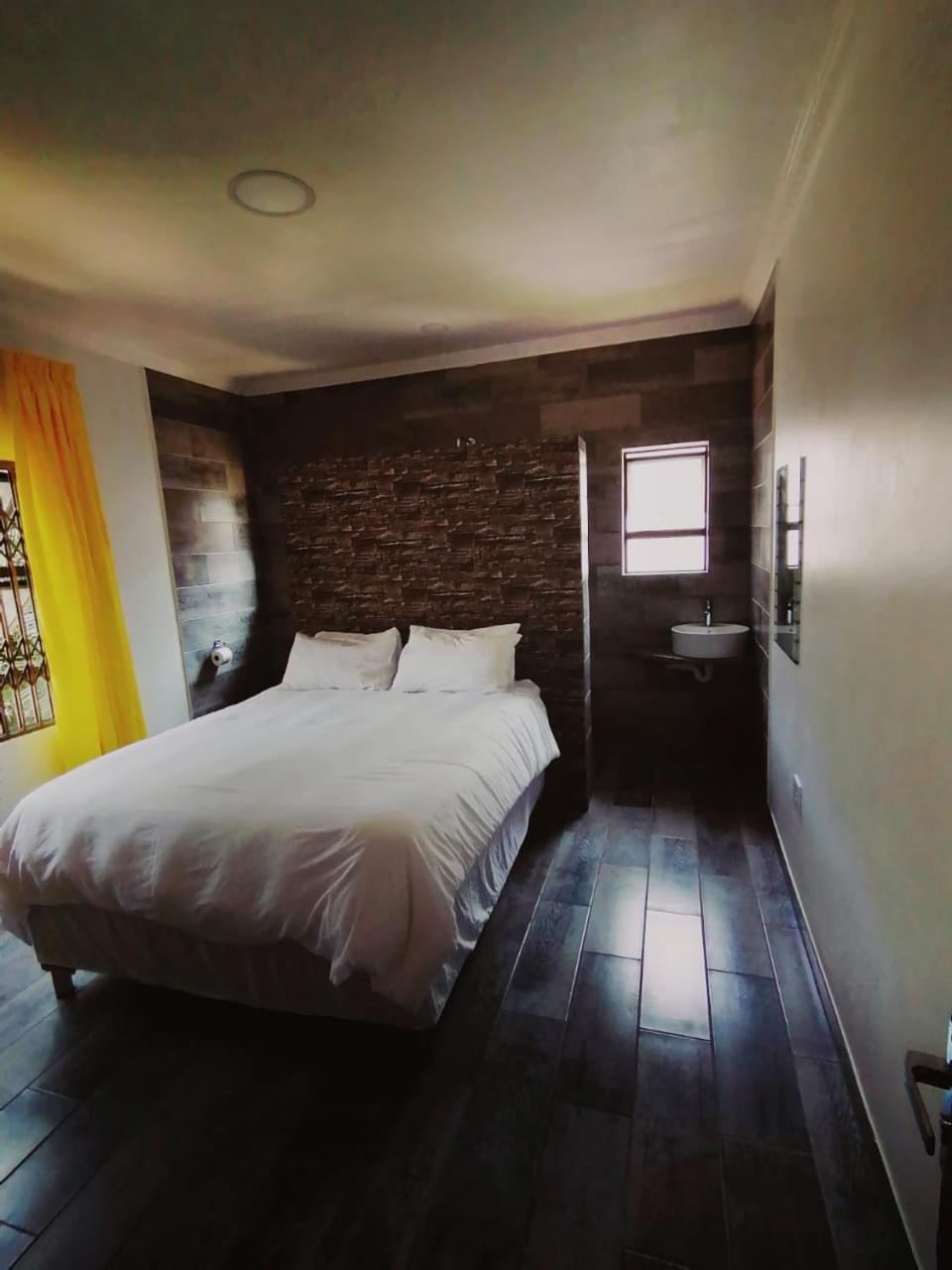 Three-Bedroom Chalet - Photo 5