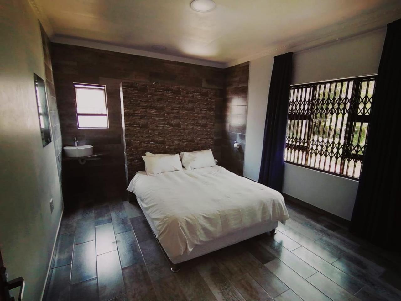 Three-Bedroom Chalet - Photo 4