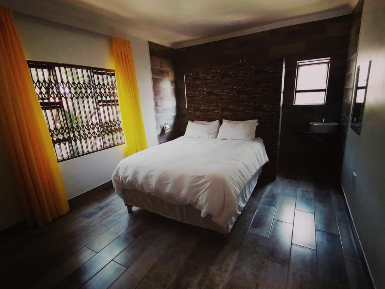 Three-Bedroom Chalet - Photo 9