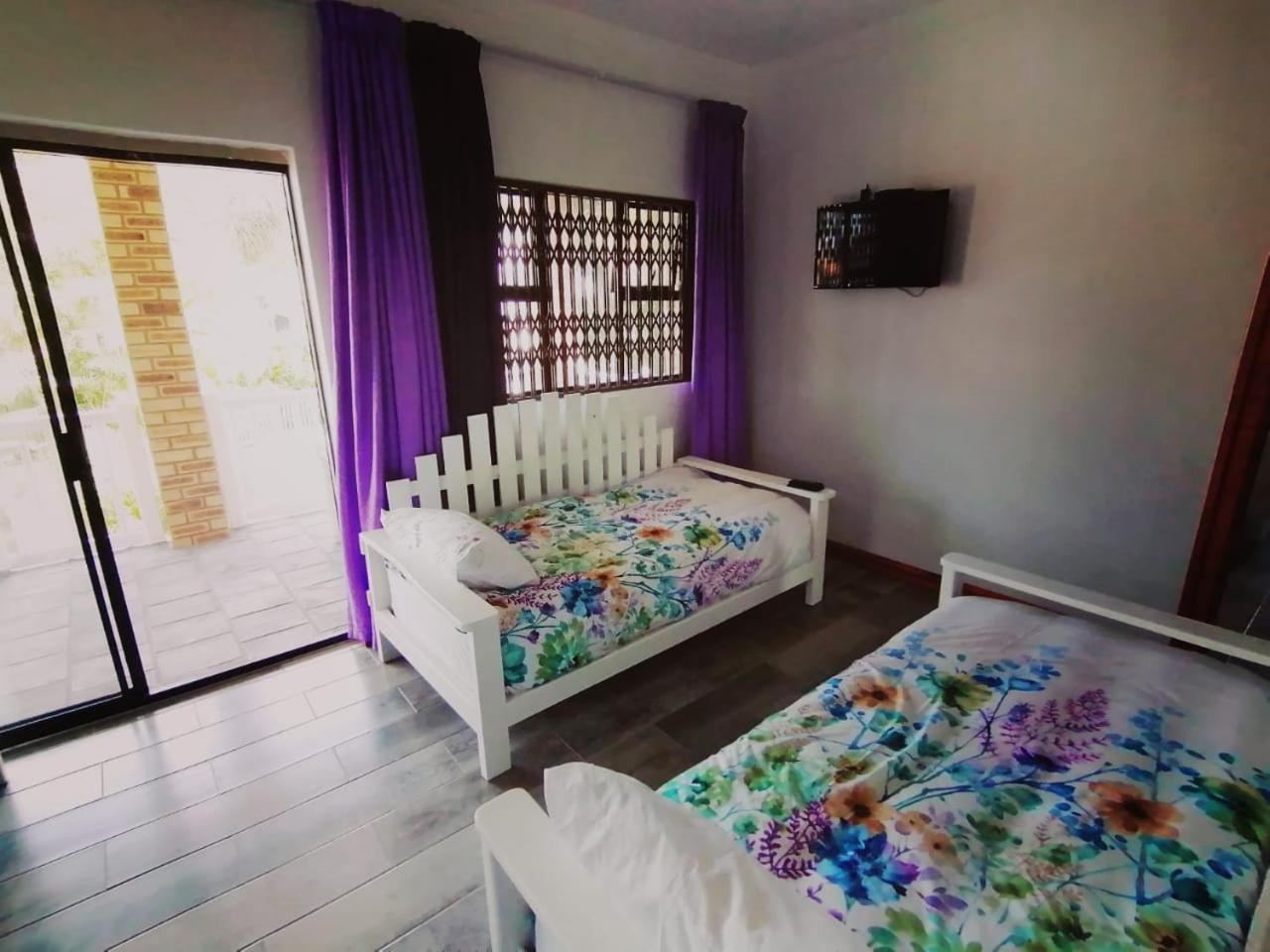 Three-Bedroom Chalet - Photo 3