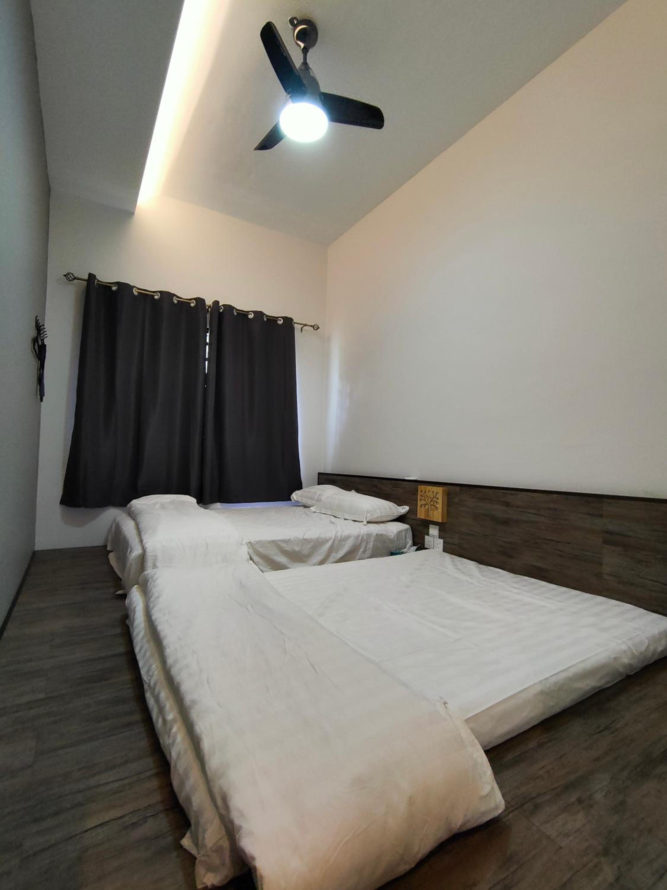 Three-Bedroom Apartment photo 3