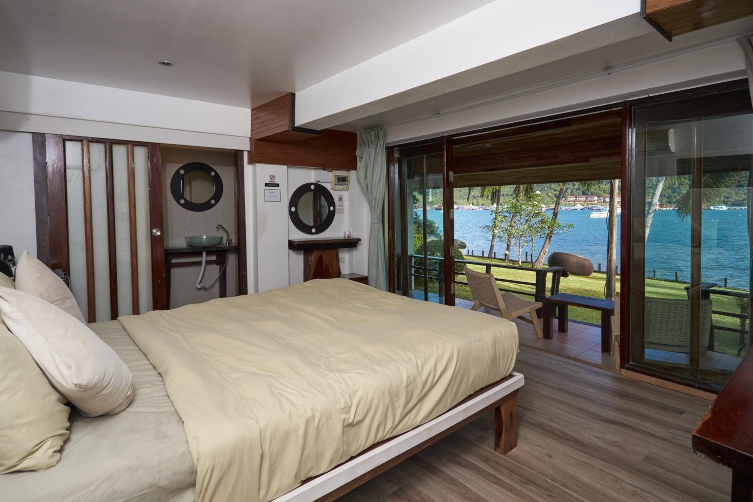 Standard Double Room - Beach Front photo 1
