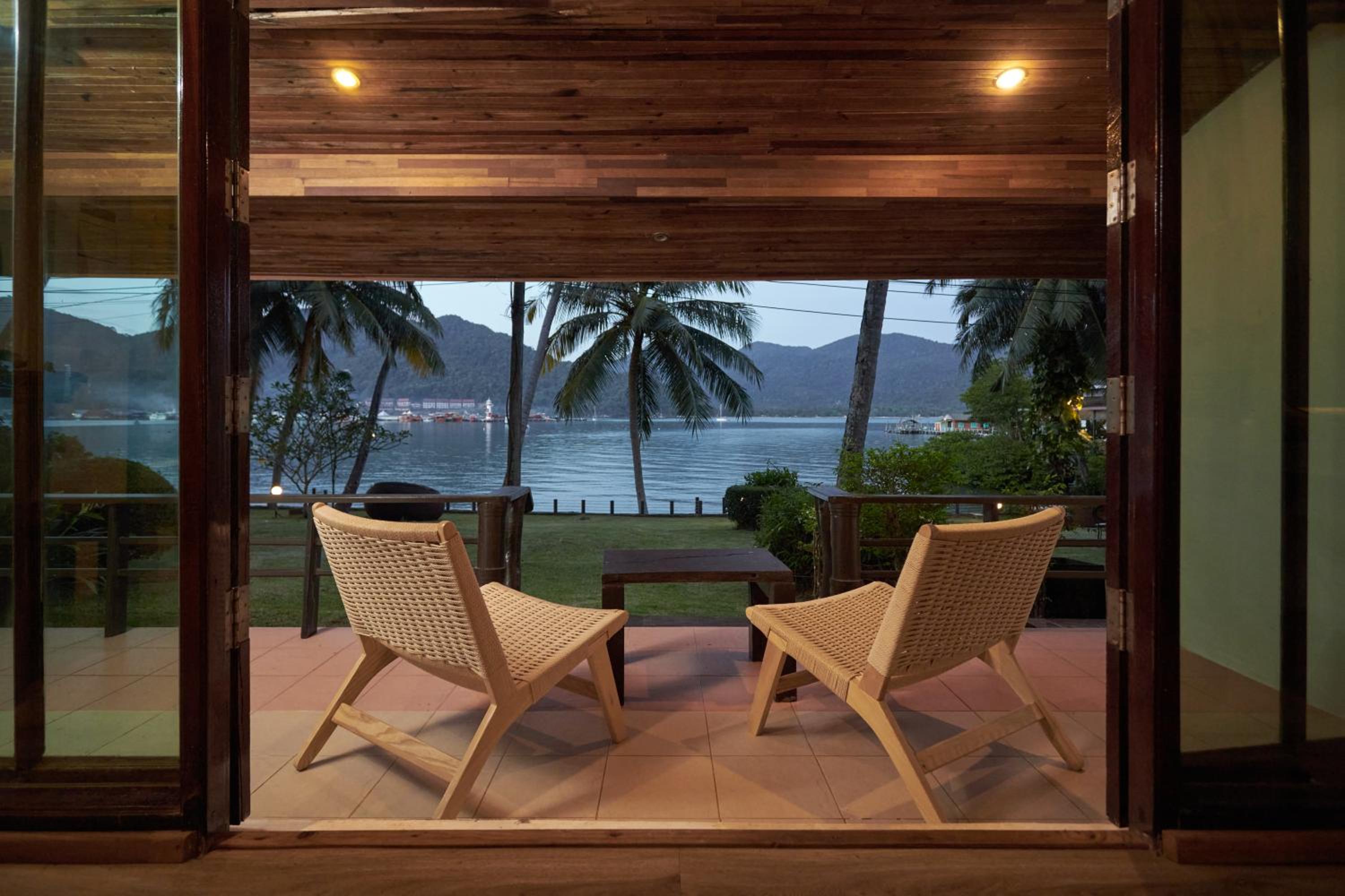 Standard Double Room - Beach Front photo 3