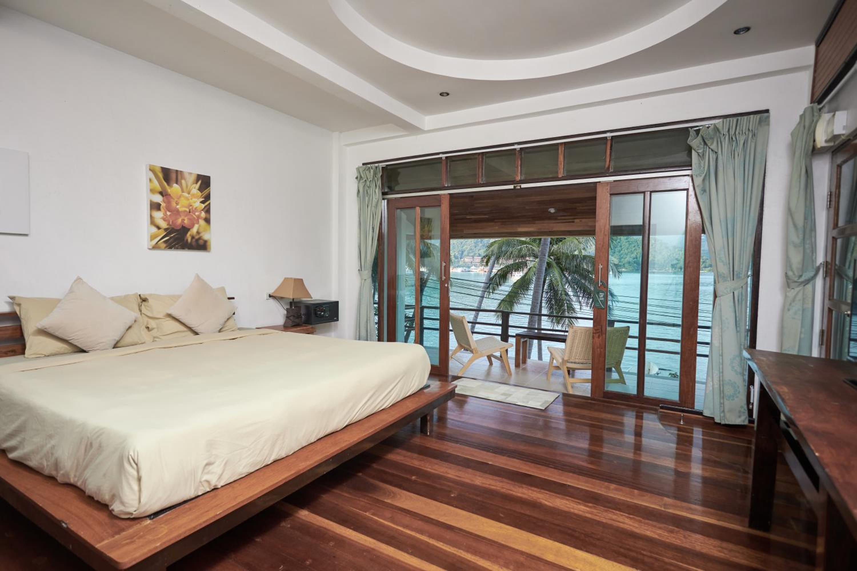 Deluxe Double Room - Beach Front photo 1