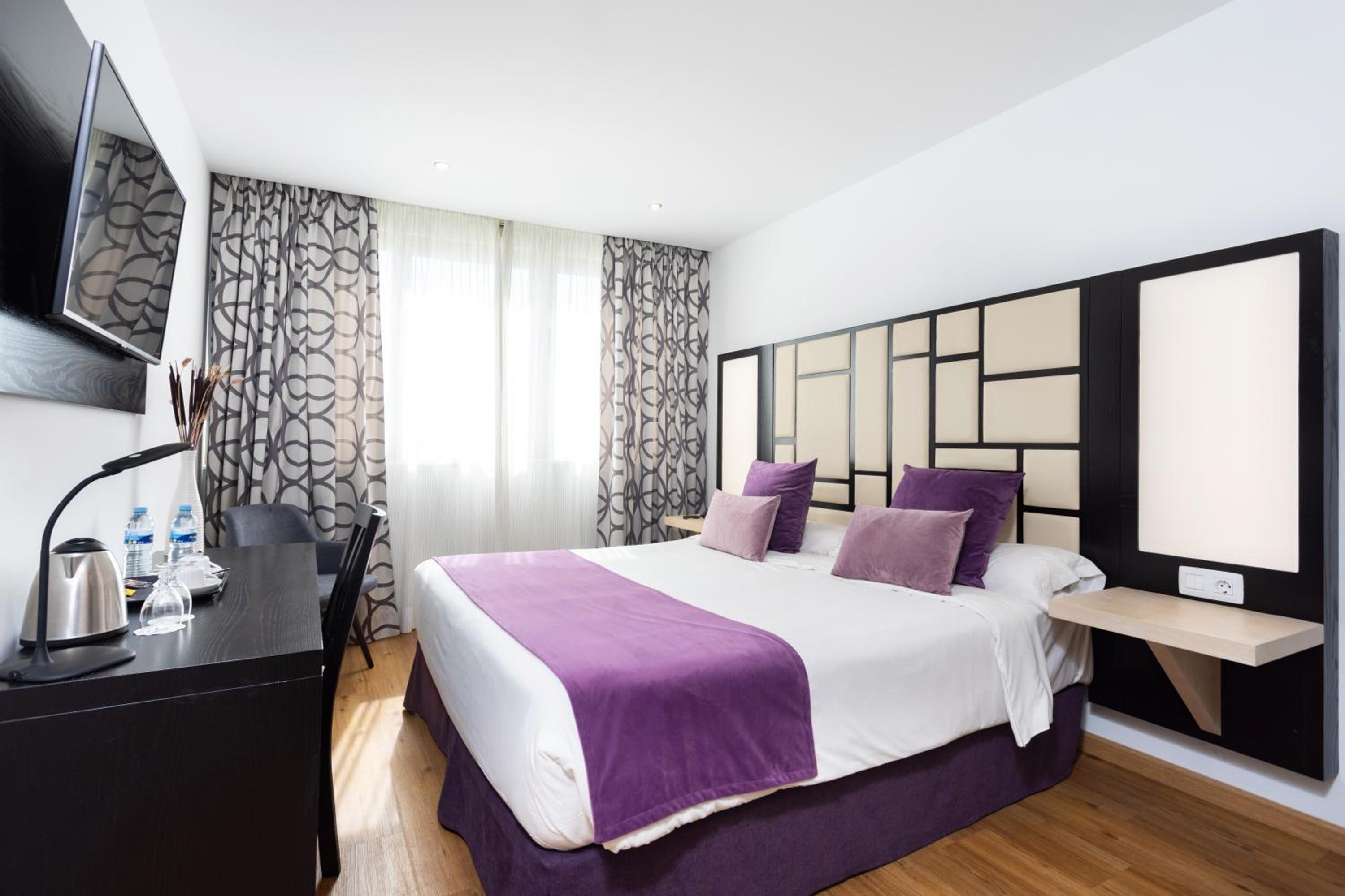 Triple Room thumbnail 6