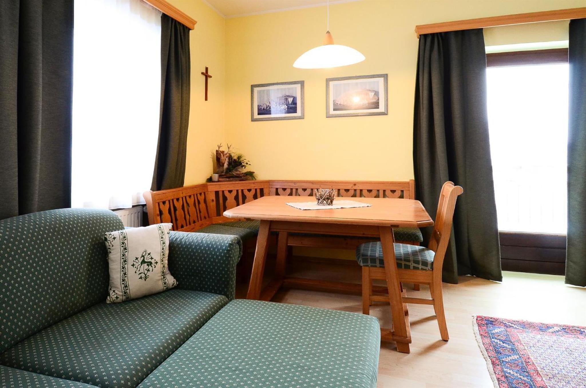 Apartment with Mountain View photo 2
