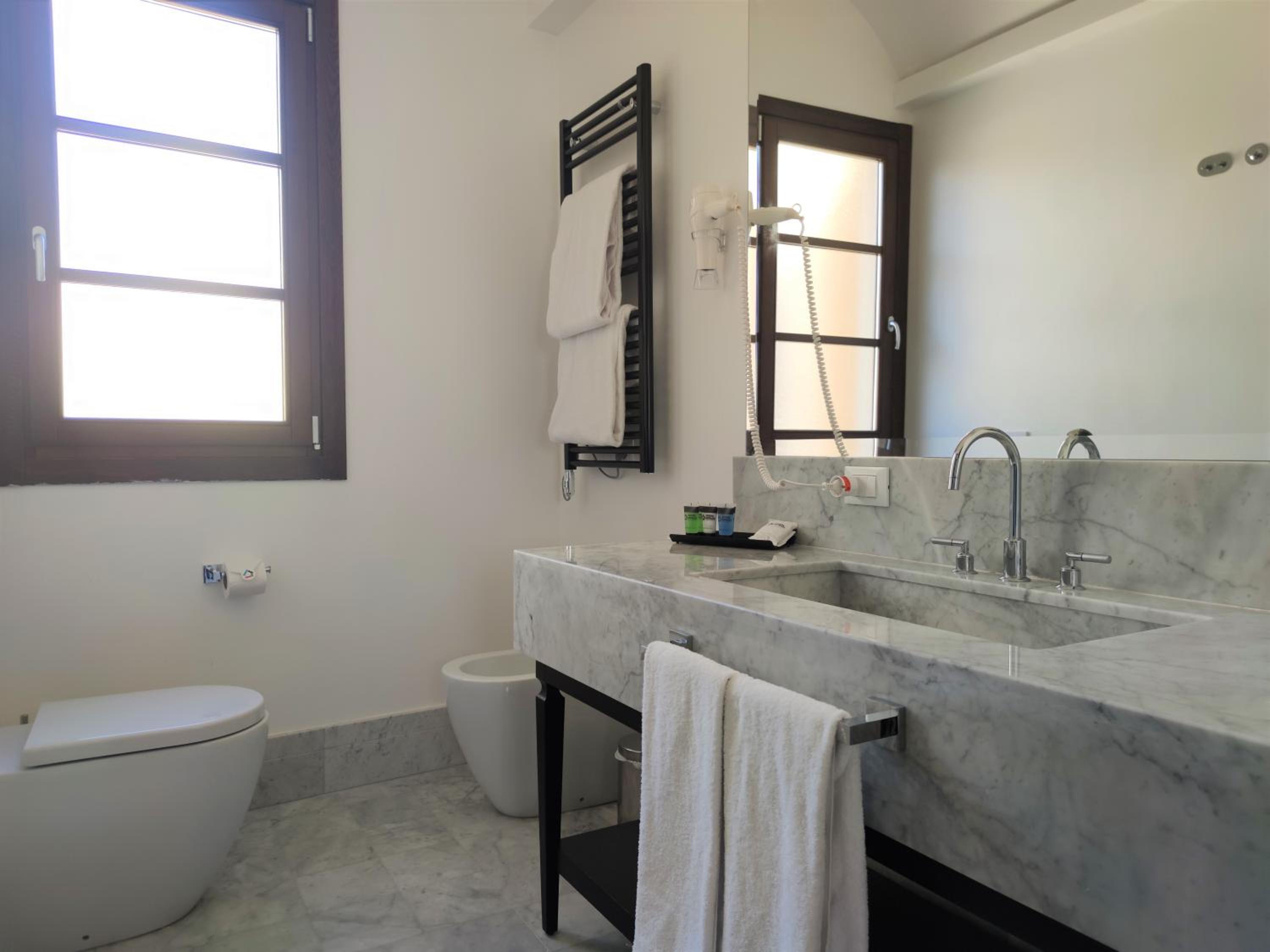 DELUXE JUNIOR SUITE