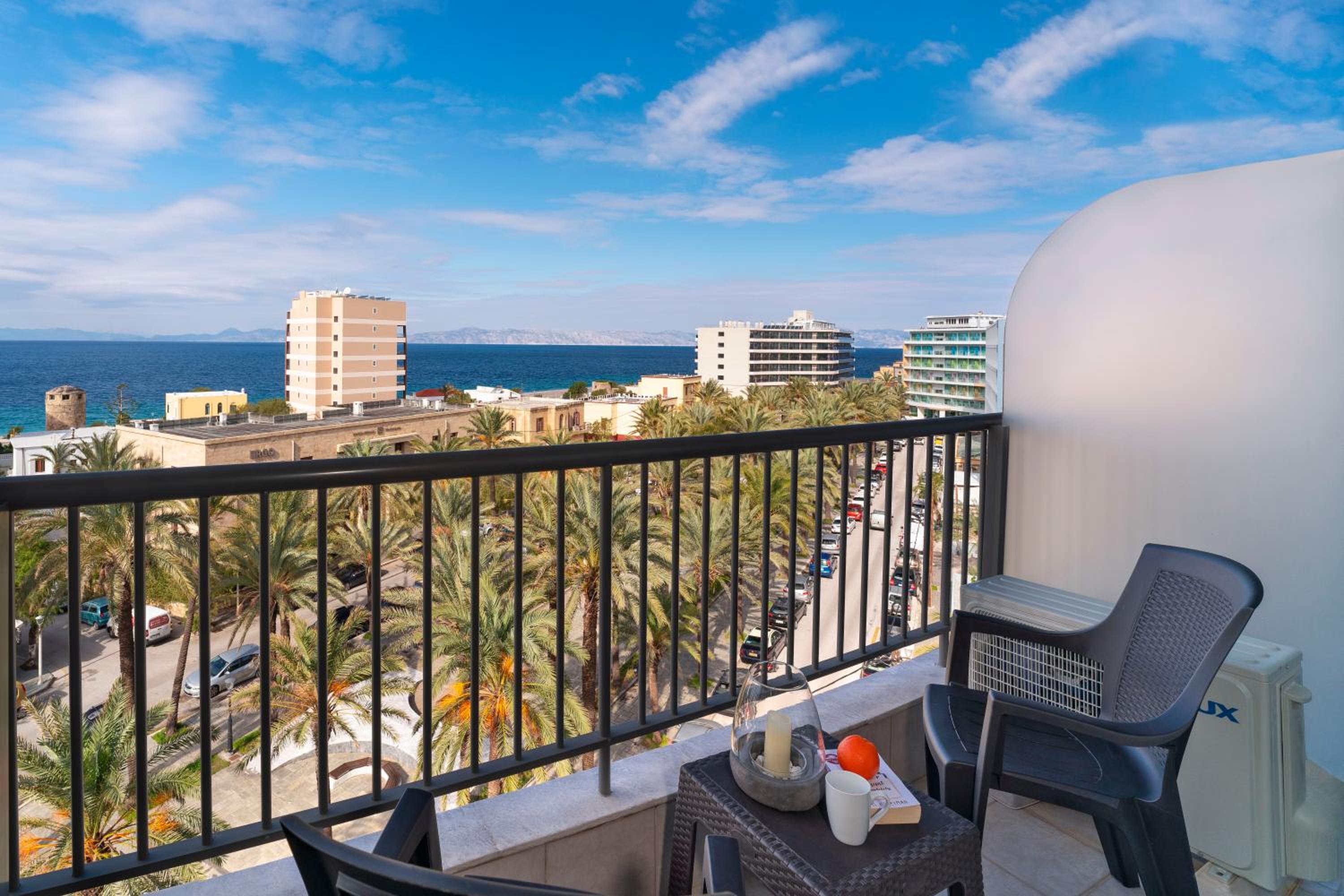 Double Room with Balcony and Sea View - Photo 9