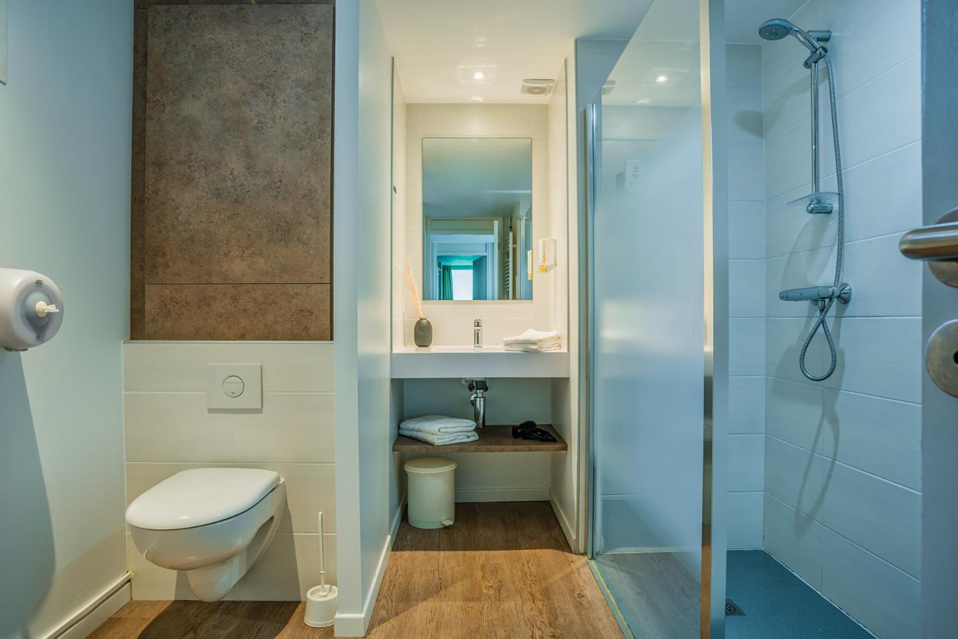 Two-Bedroom Cottage - Photo 4