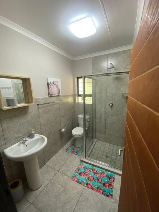 Four-Bedroom House photo 3