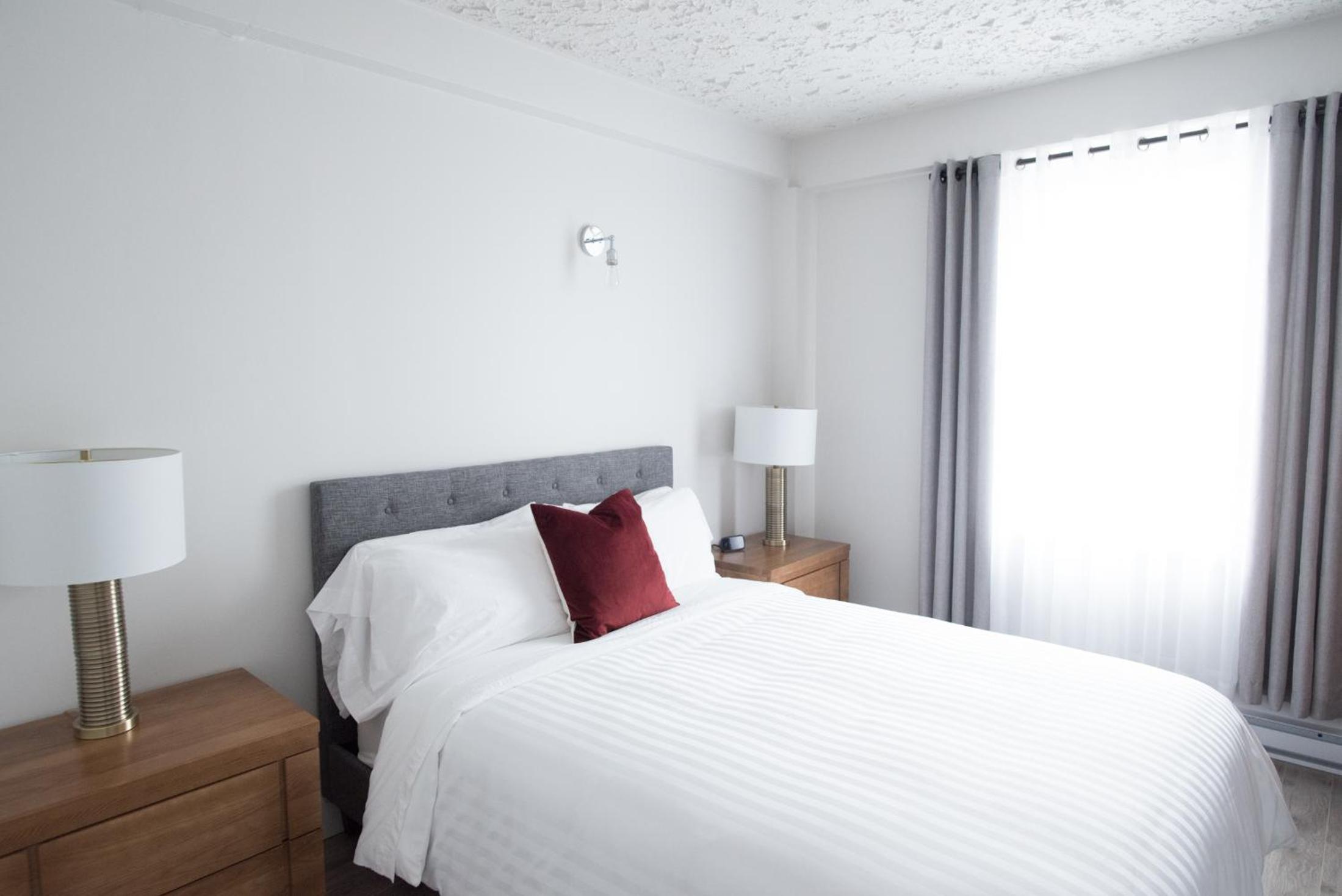 One-Bedroom Apartment - Photo 8