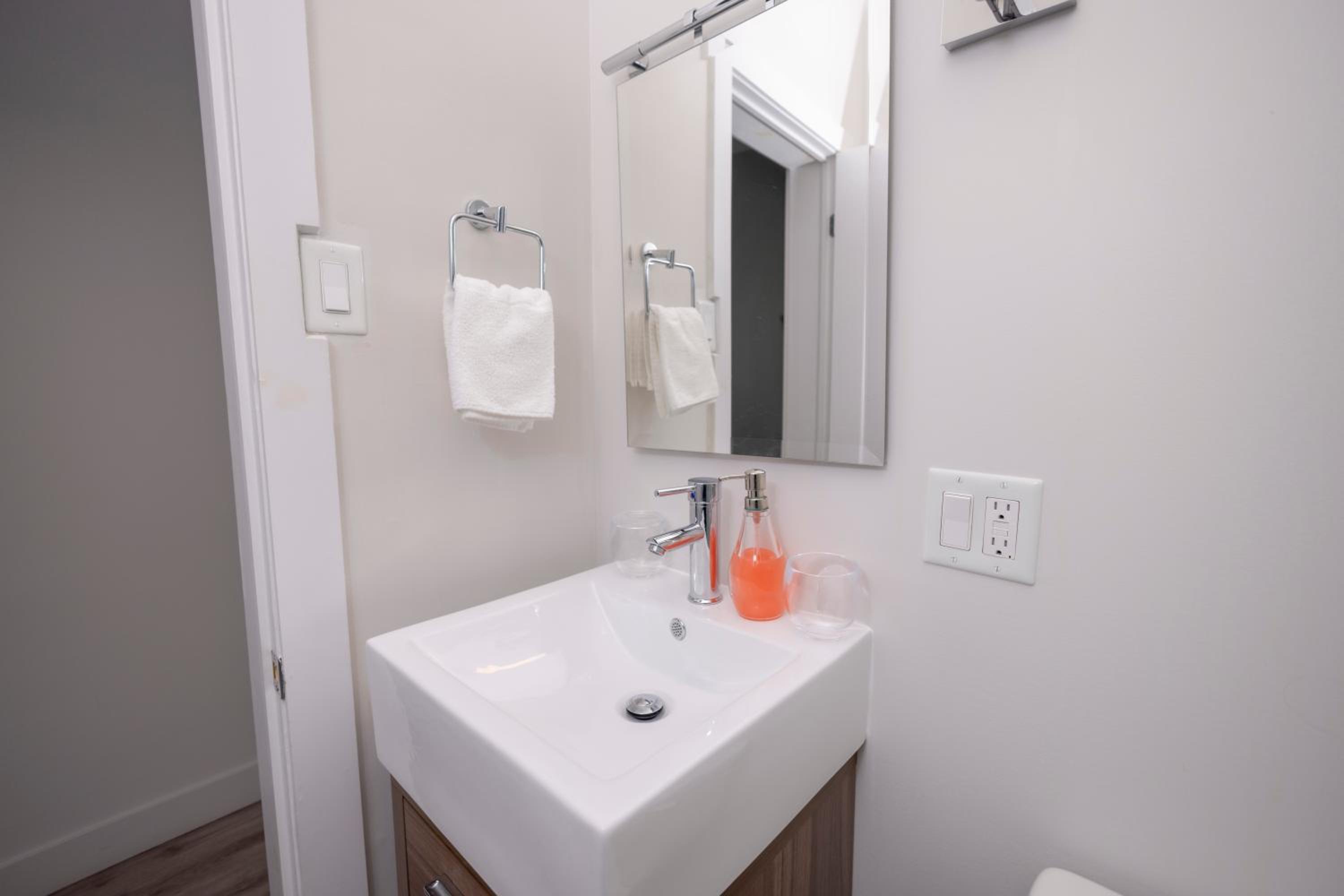One-Bedroom Apartment - Photo 12