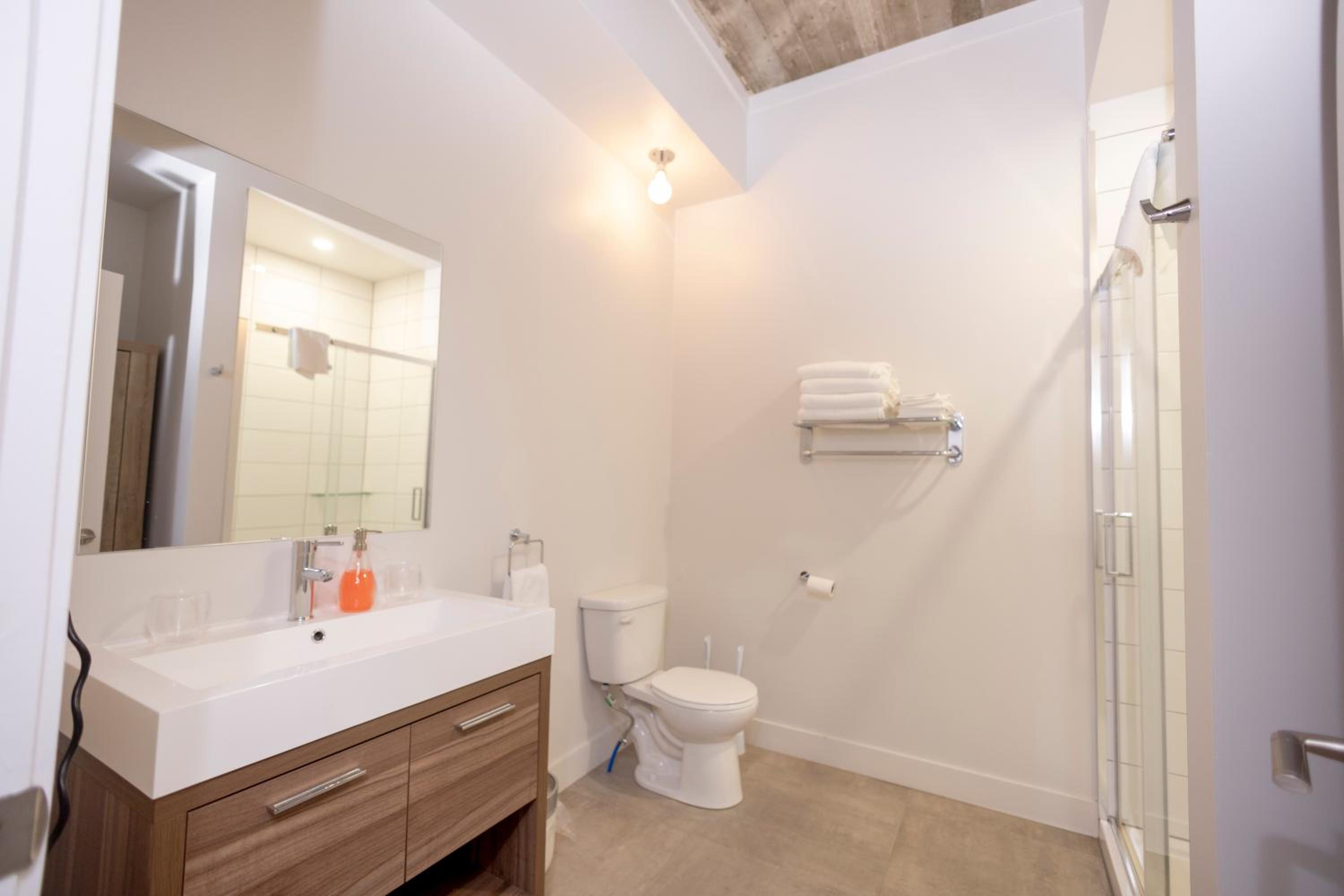 One-Bedroom Apartment - Photo 14