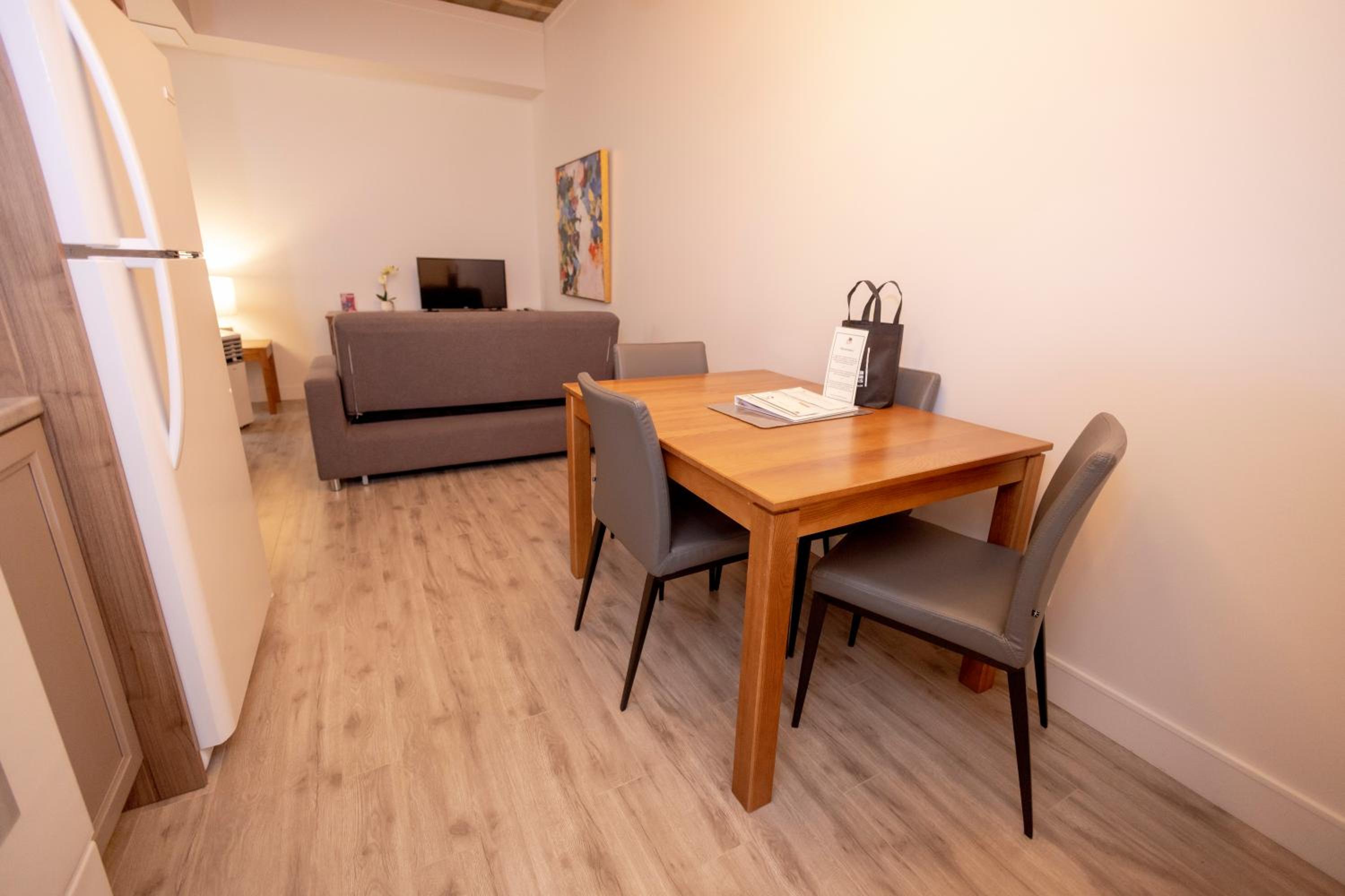 One-Bedroom Apartment - Photo 18