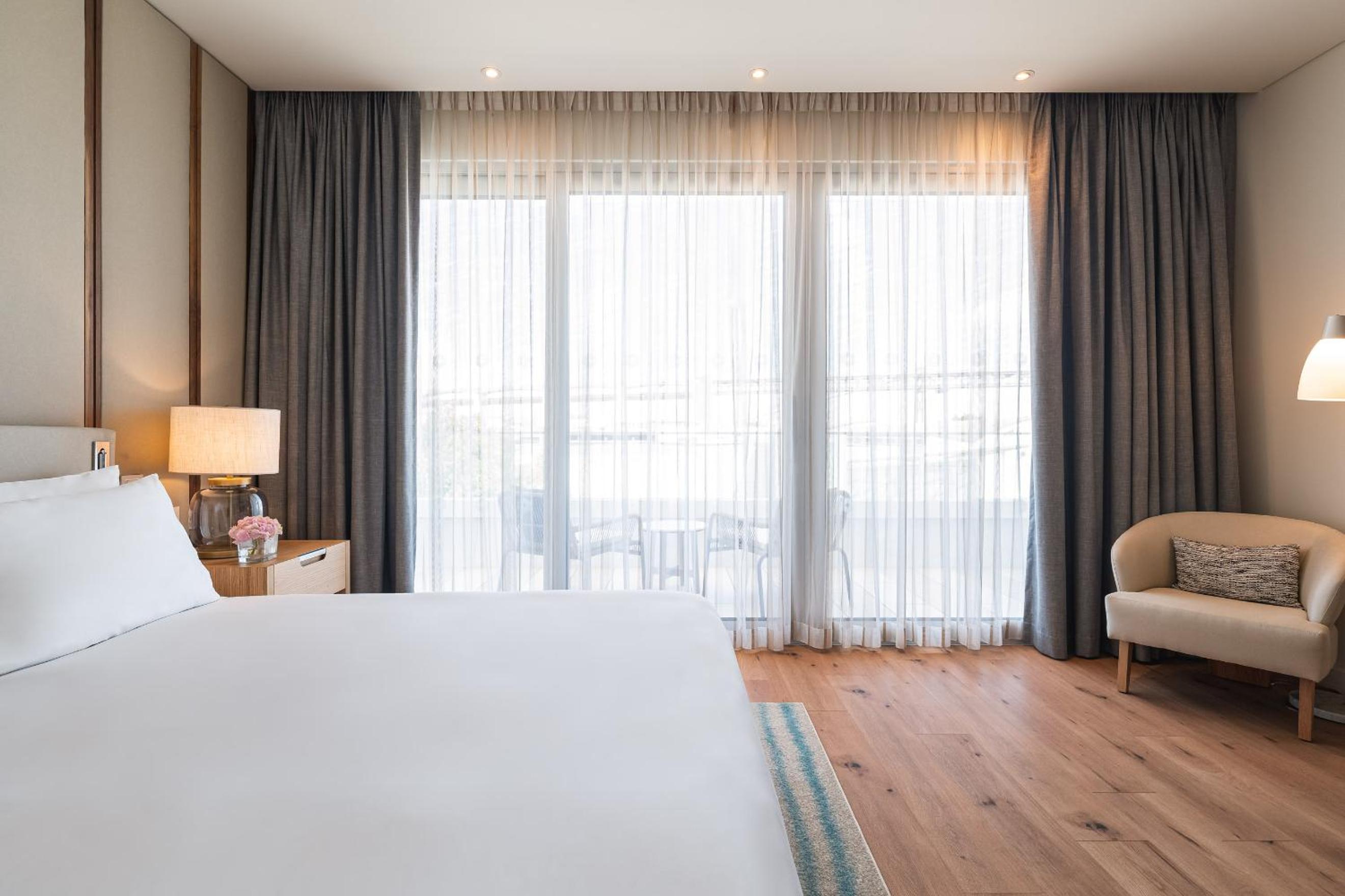 Standard Queen Room - Photo 6