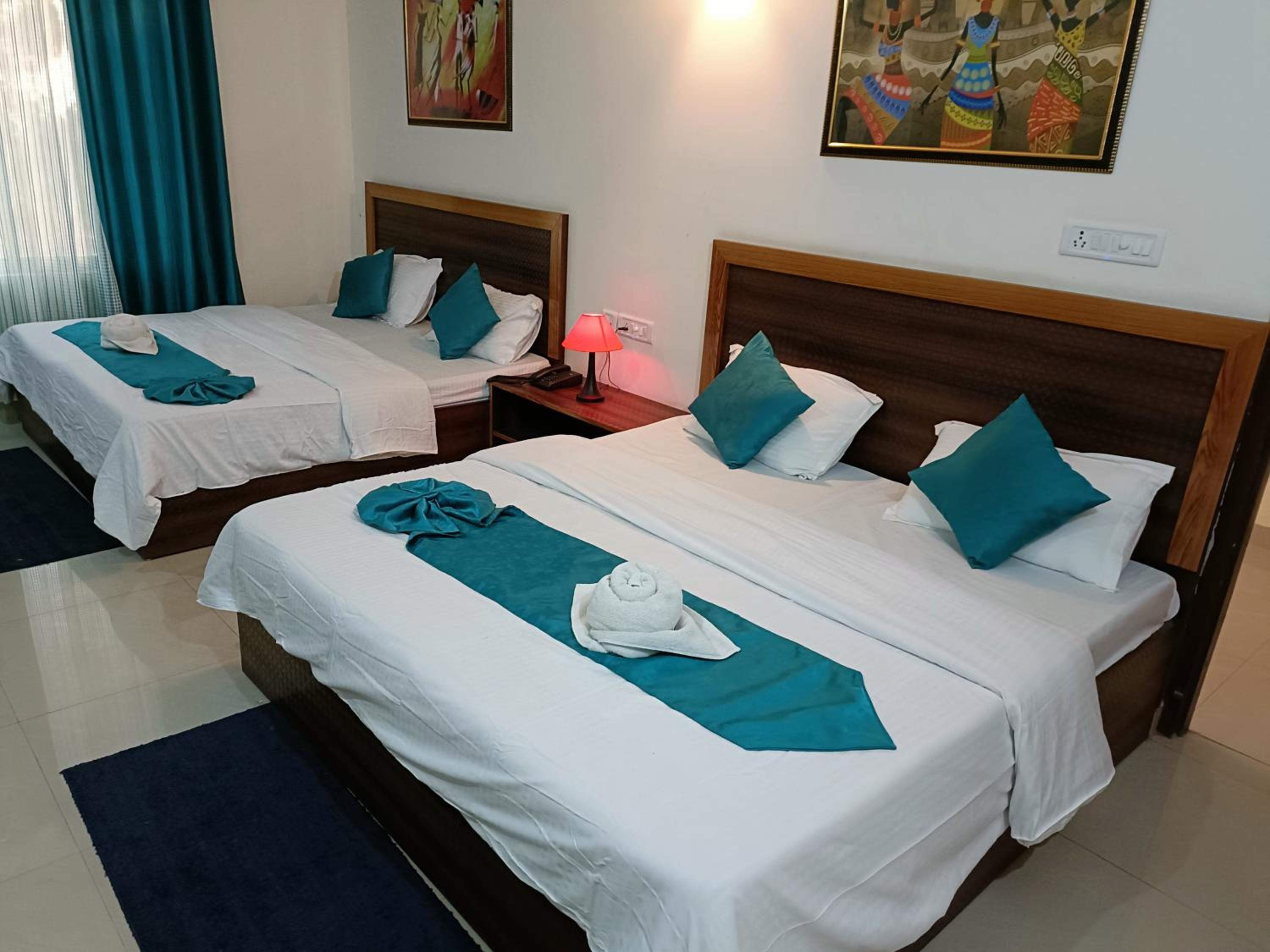 Family Suite with Balcony - Photo 5