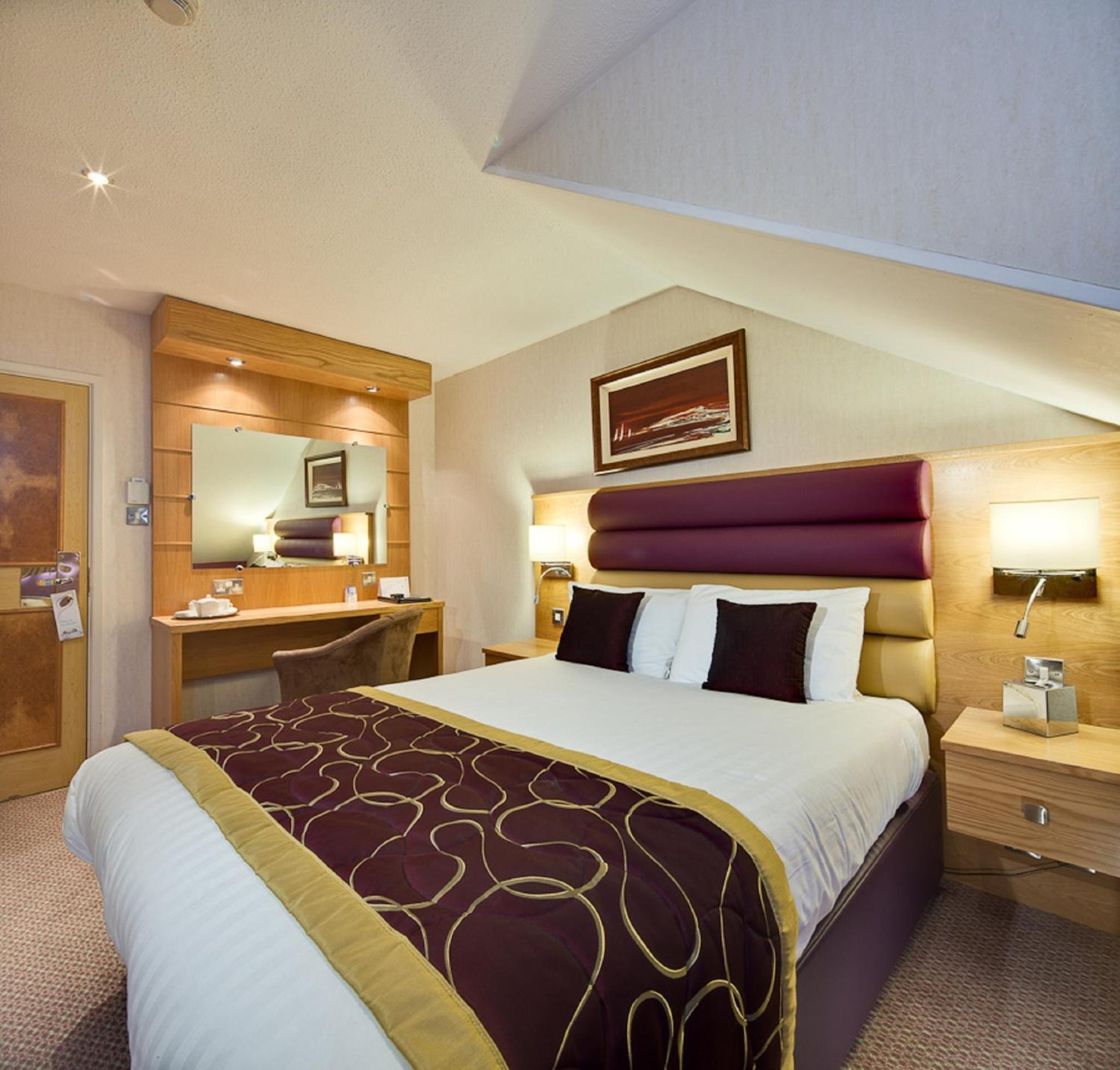 Standard Double or Twin Room - Photo 10