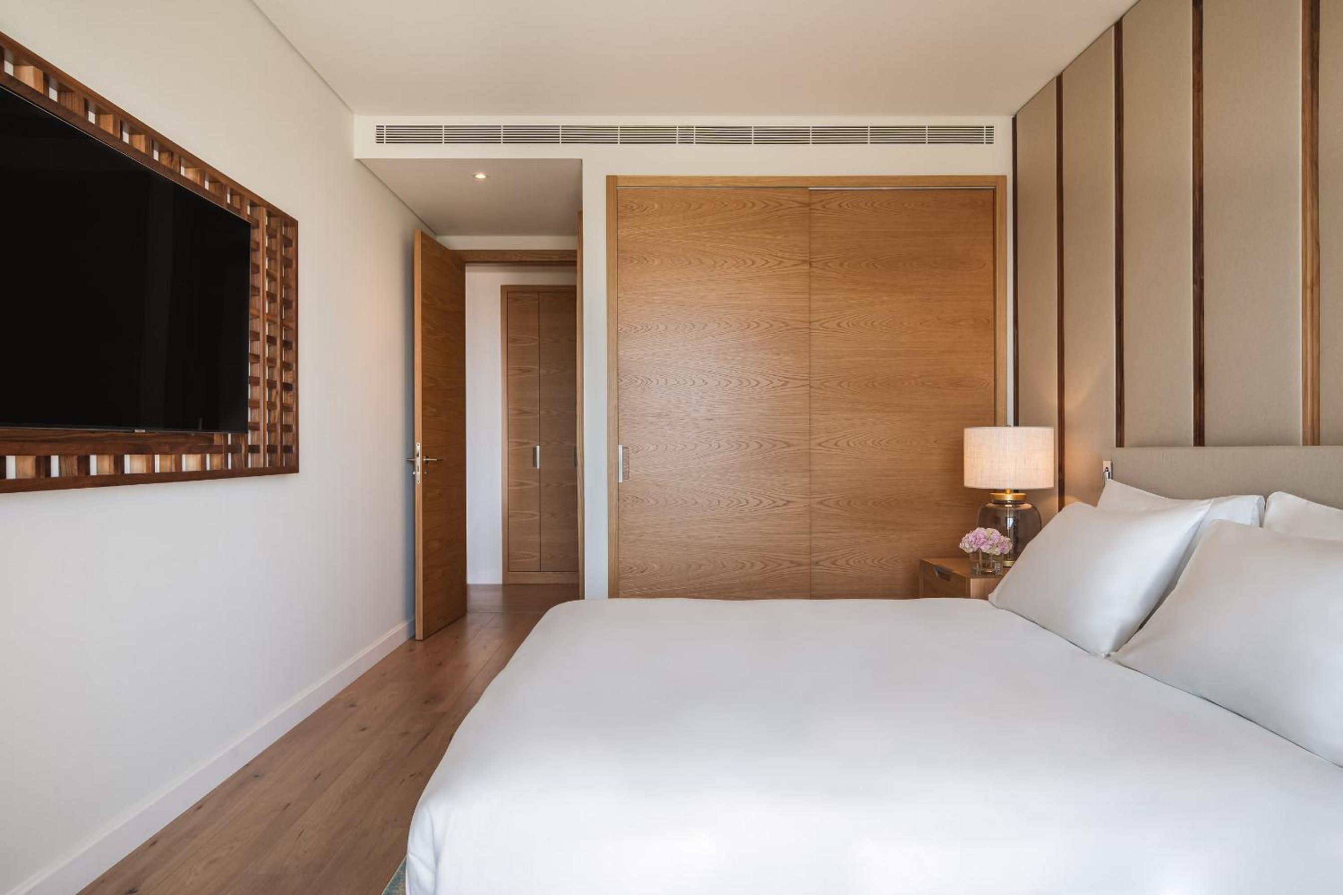 Standard Queen Room - Photo 9