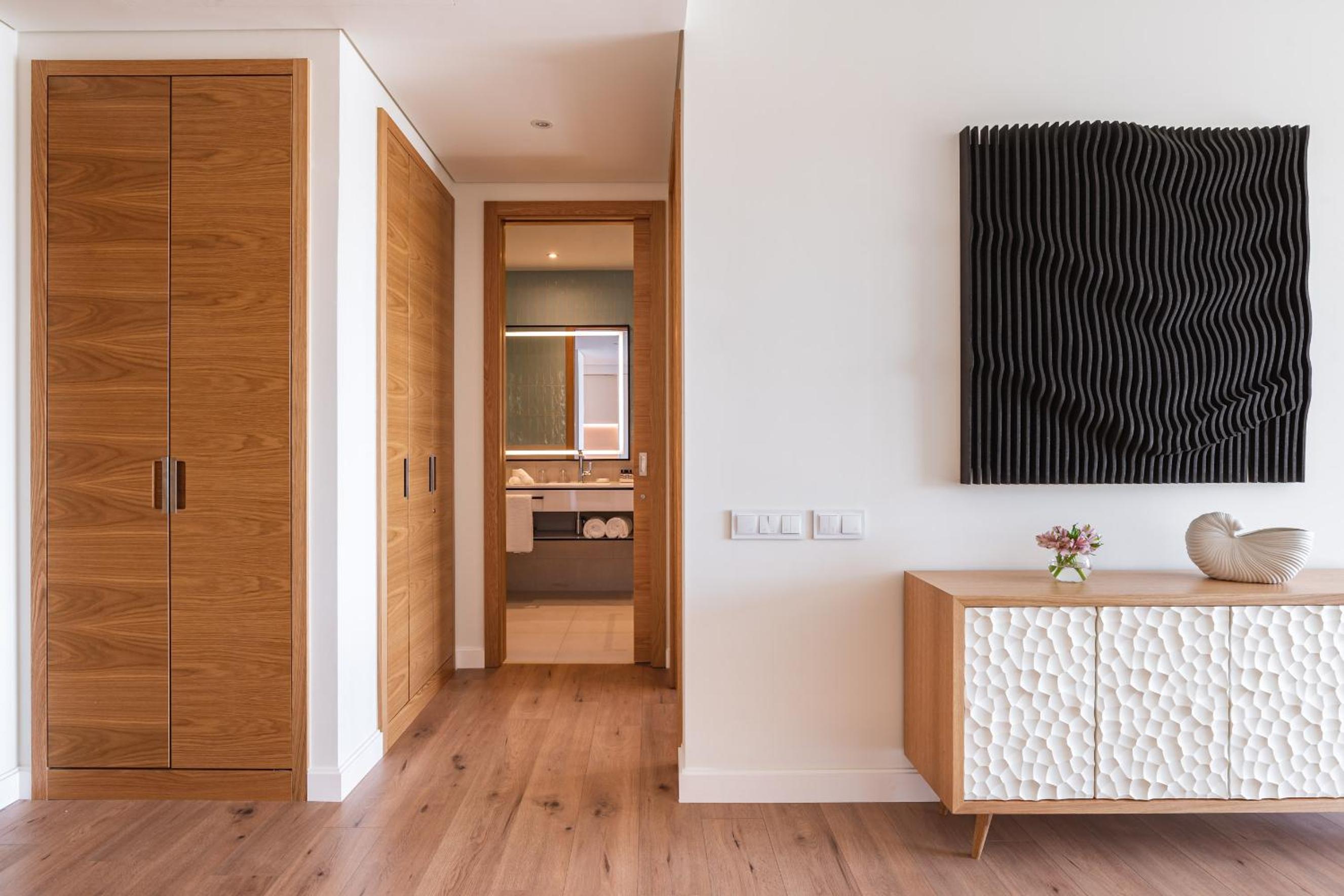Deluxe Queen Suite - Photo 19