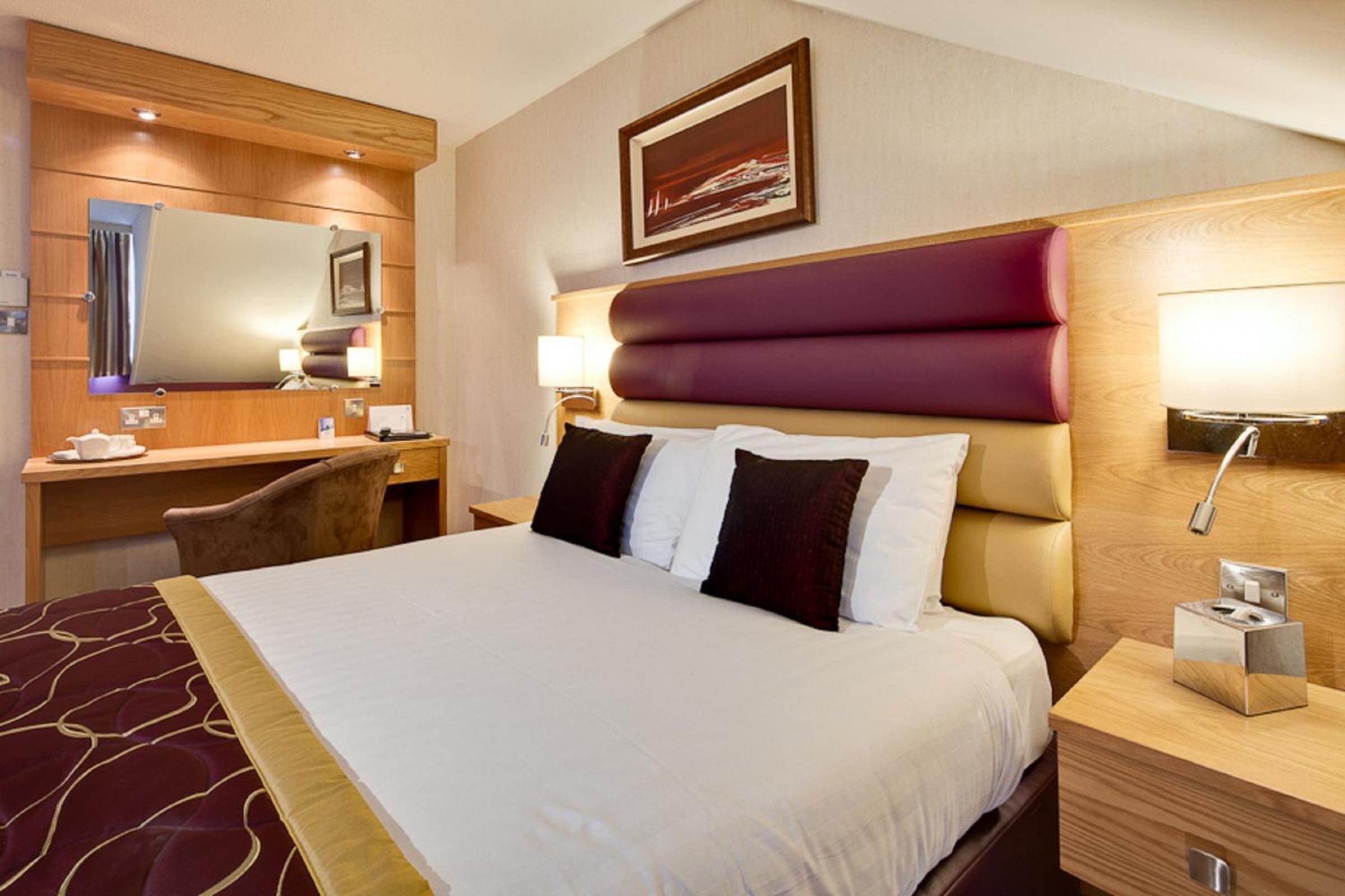 Standard Double or Twin Room - Photo 9