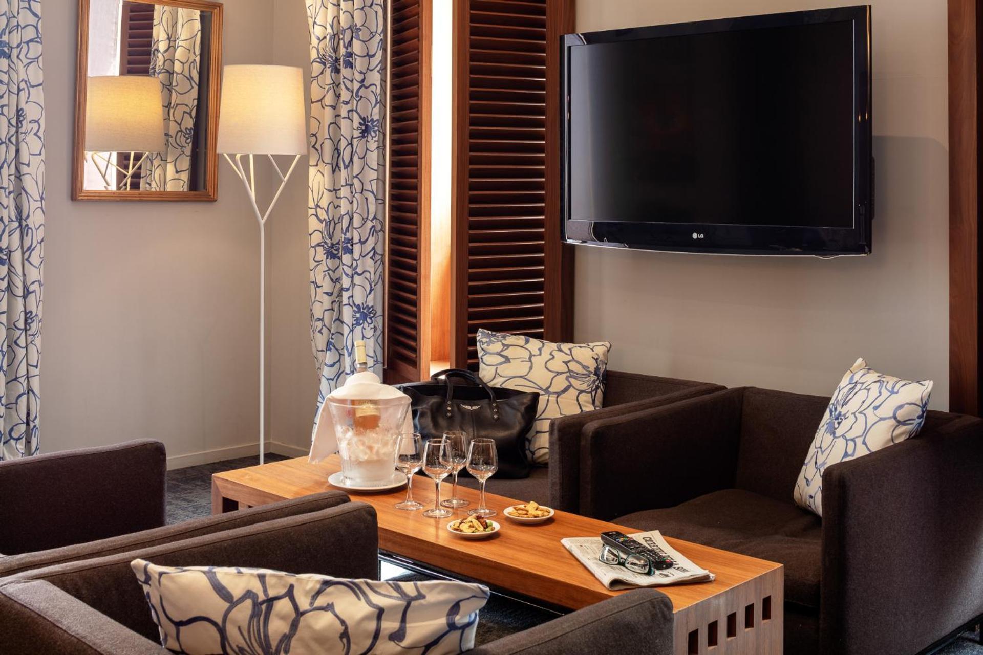 Junior Suite with Terrace - Photo 1