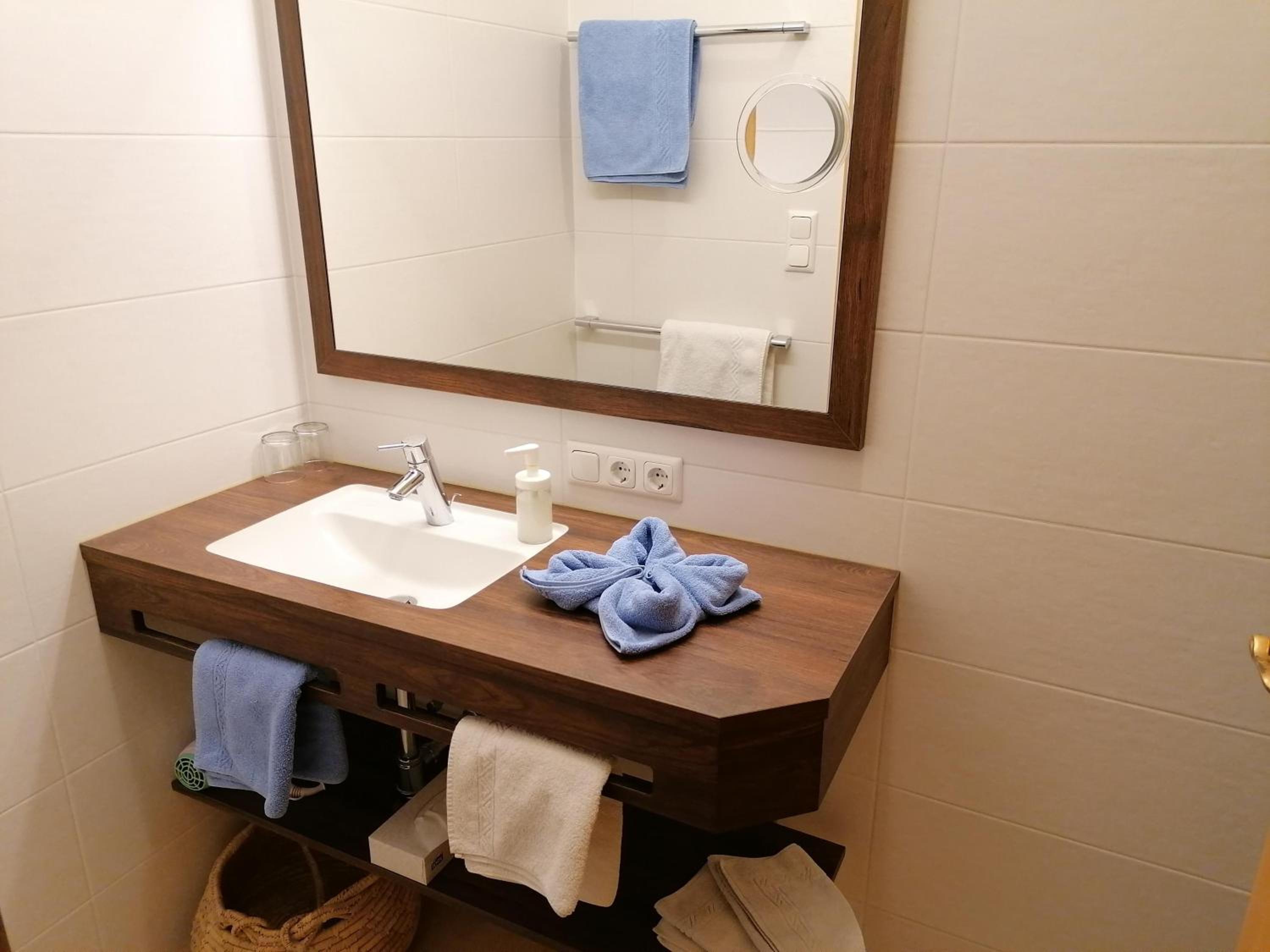One-Bedroom Apartment with Shower photo 3