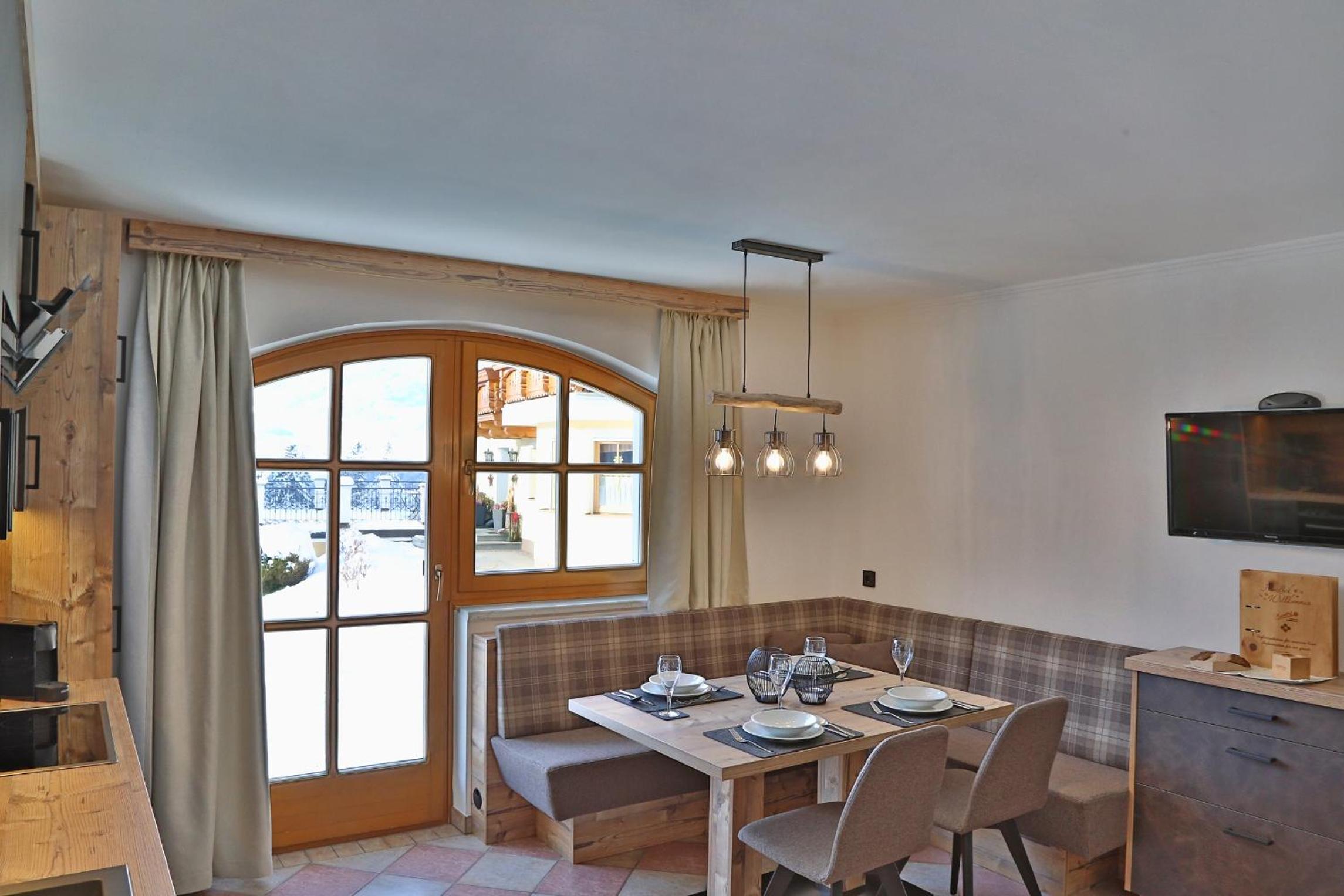 Two-Bedroom Apartment with Balcony - Photo 13