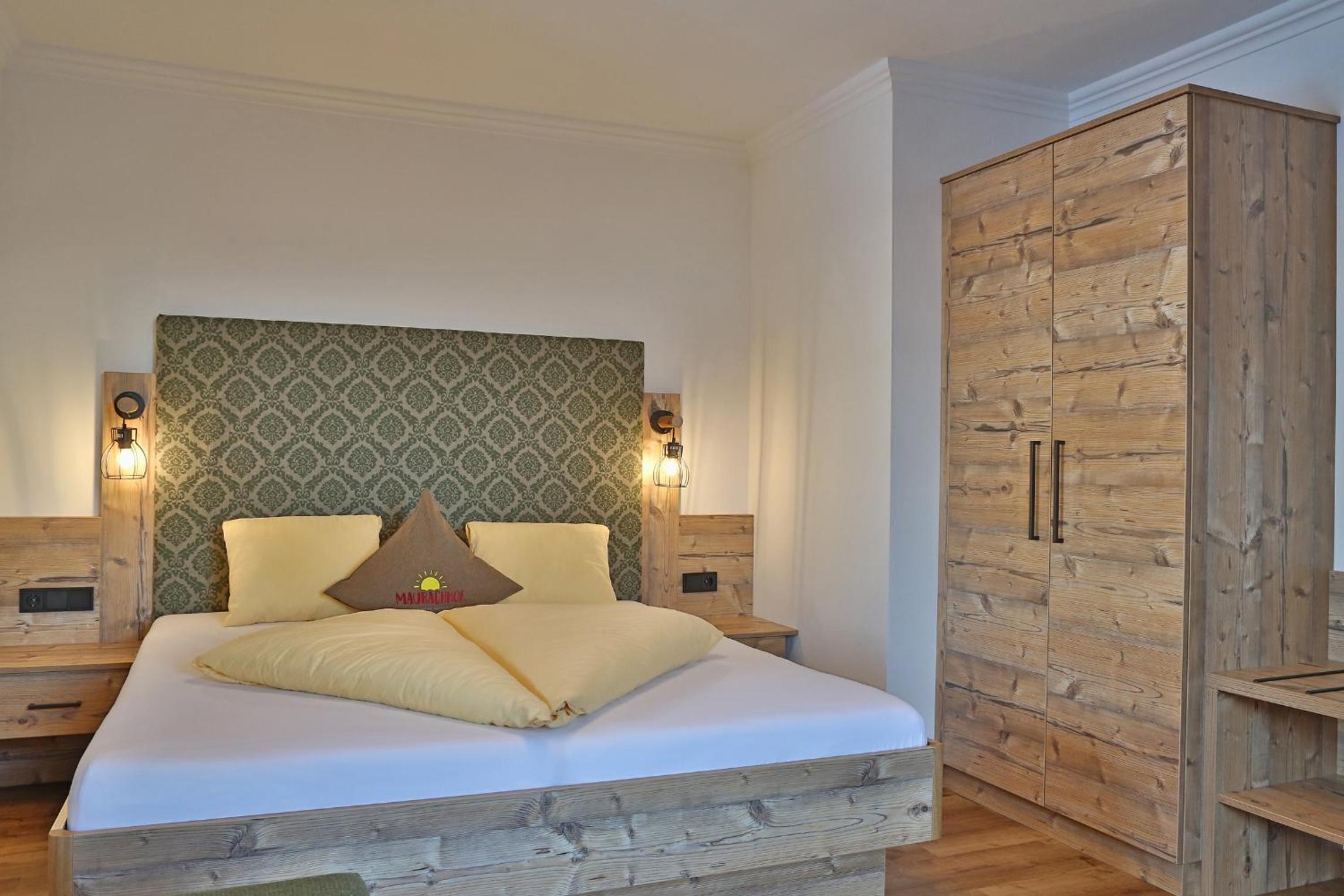 Two-Bedroom Apartment with Balcony - Photo 4