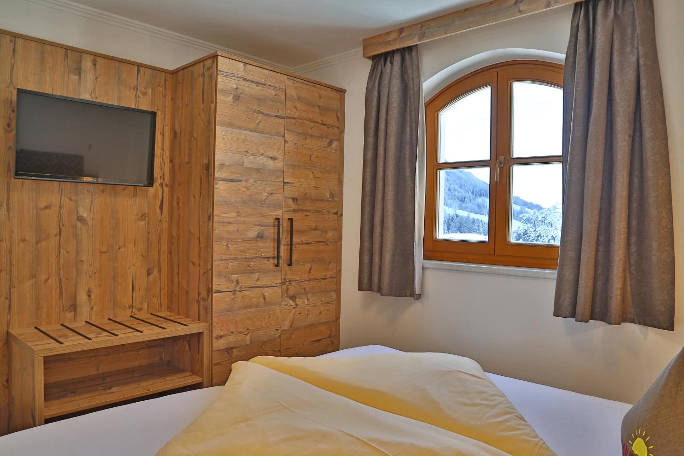 Two-Bedroom Apartment with Balcony - Photo 8