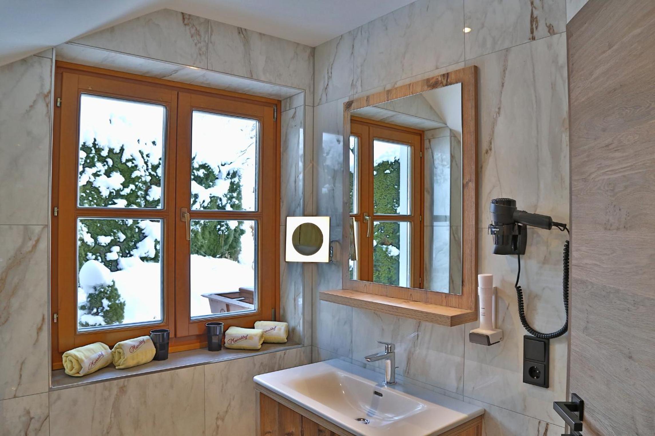 One-Bedroom Apartment with Balcony - Photo 3