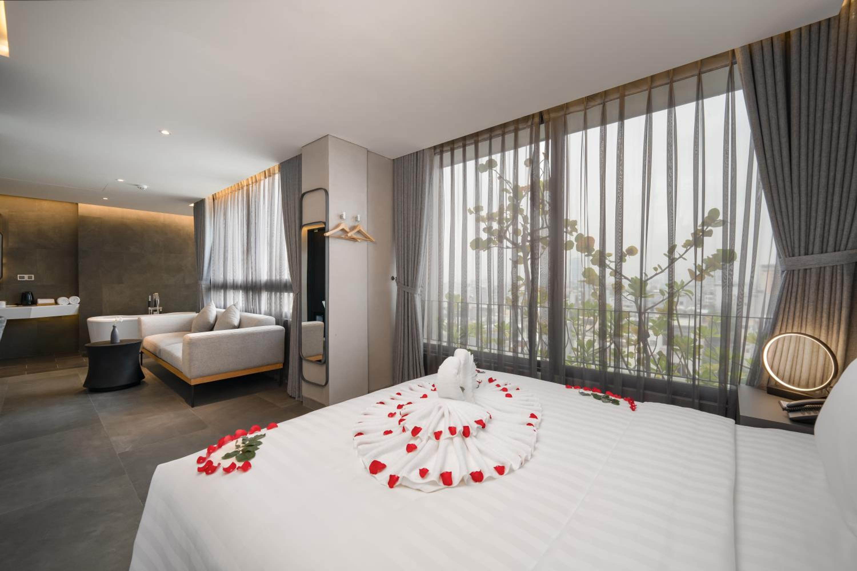 Suite with City View photo 3