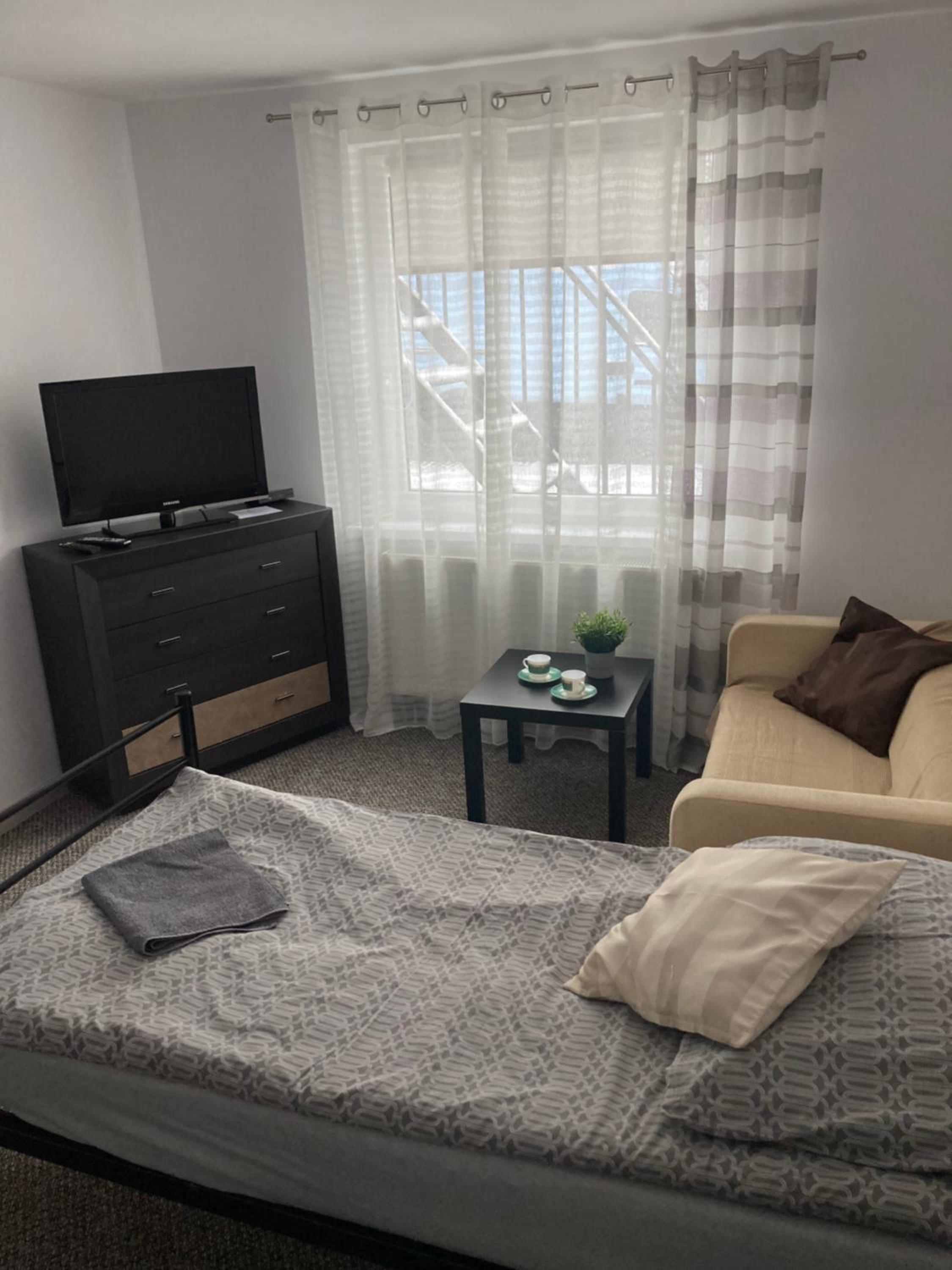 Large Double Room - Photo 1