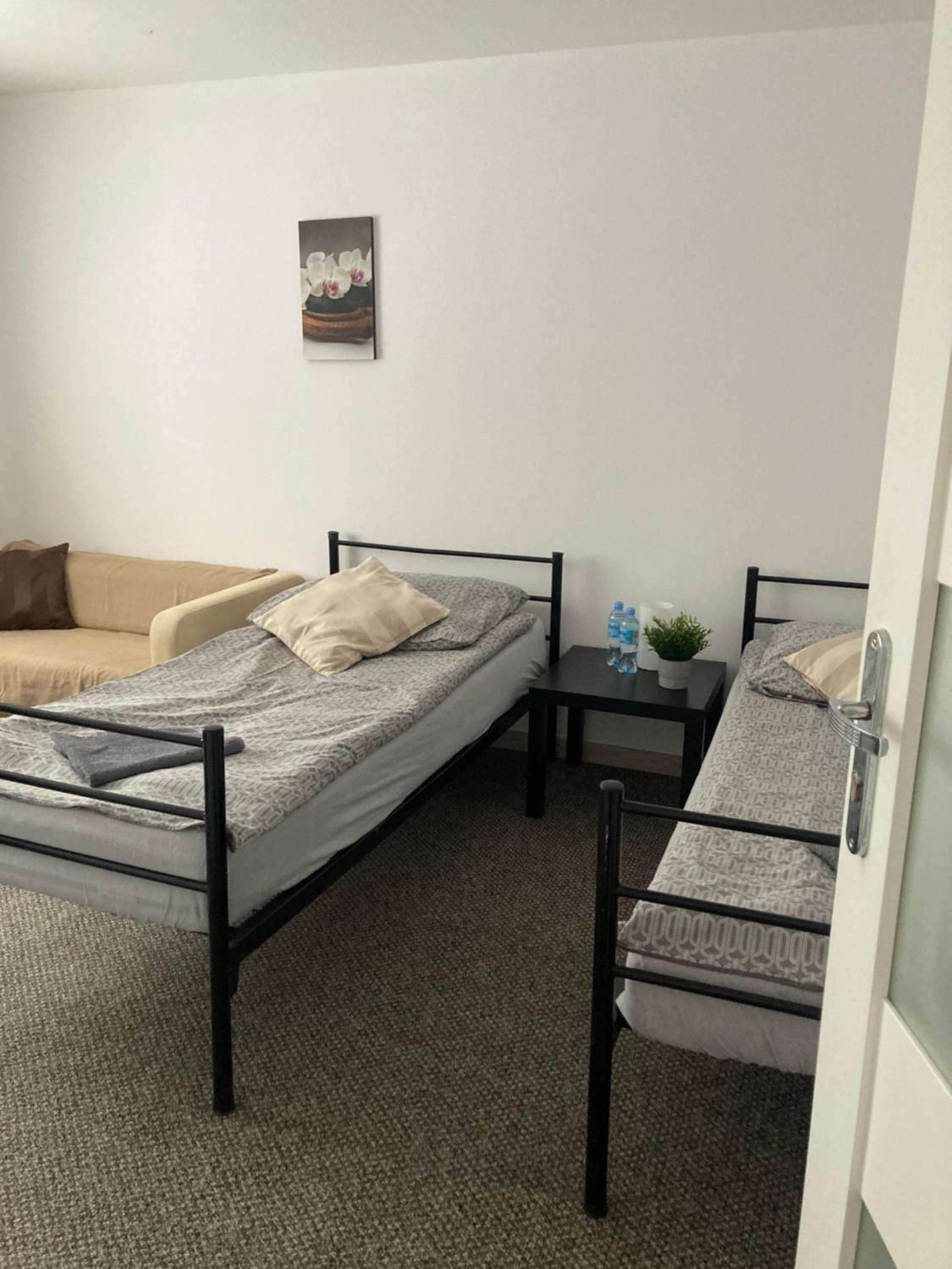 Large Double Room - Photo 3