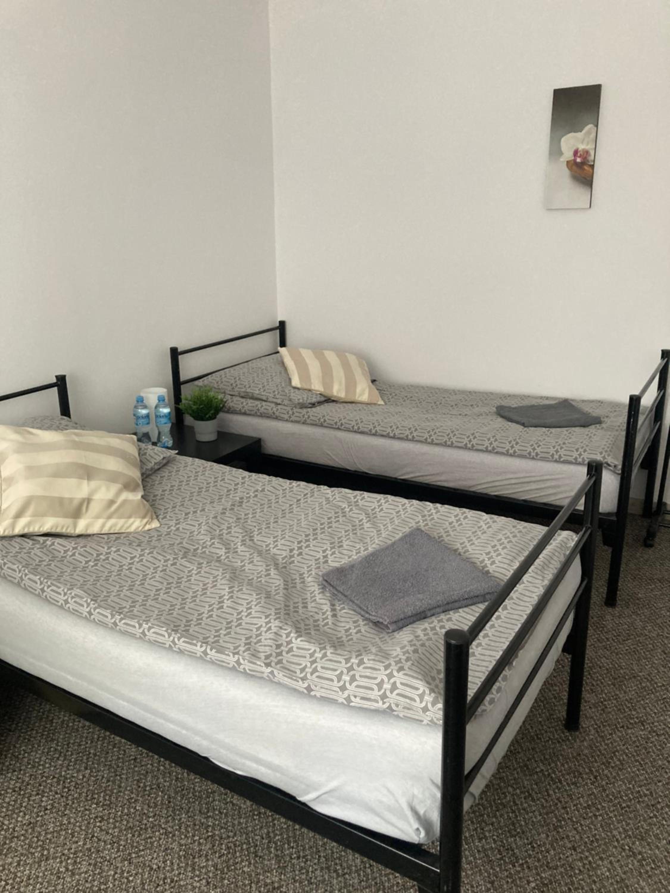 Large Double Room - Photo 5