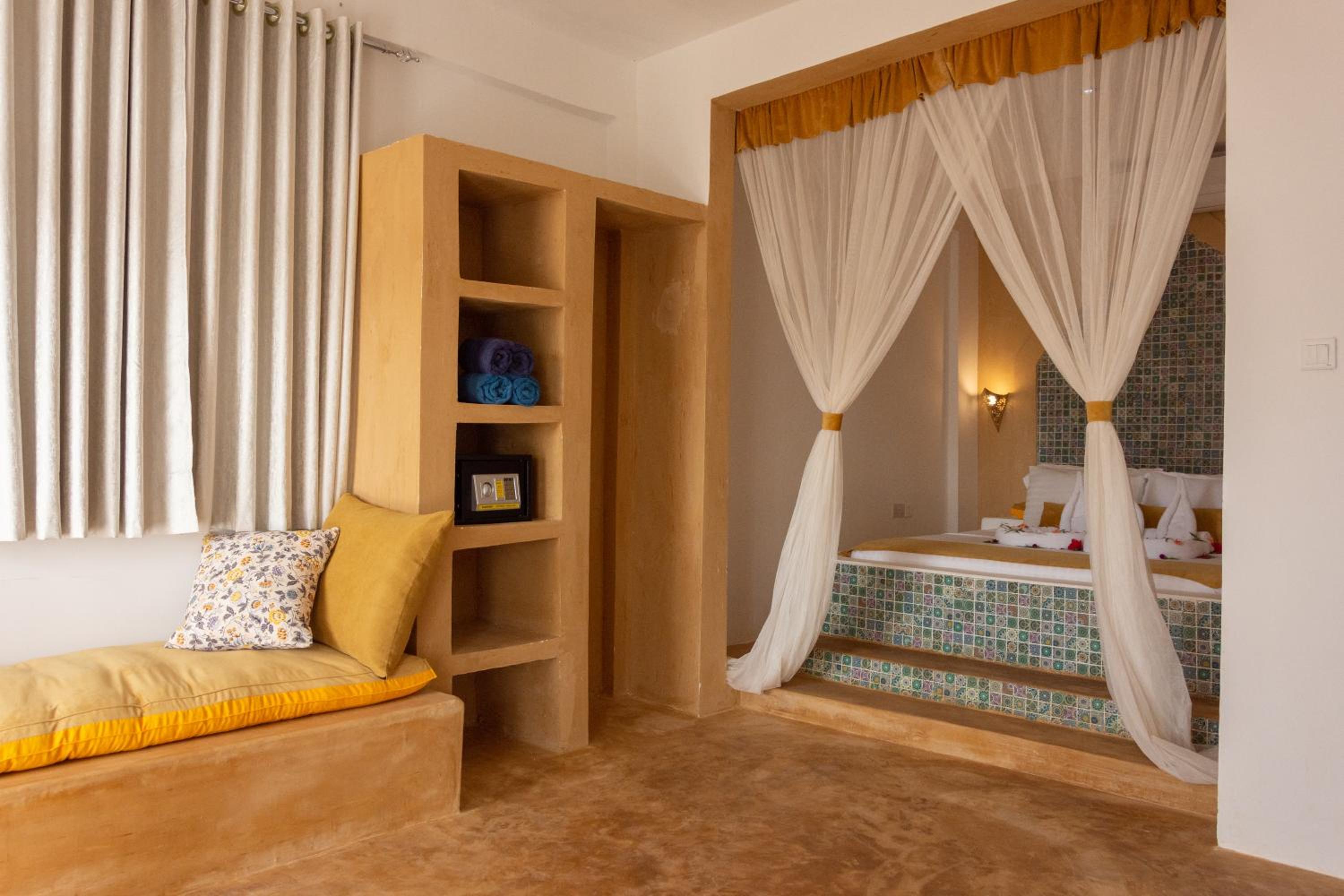 Deluxe King Suite photo 2