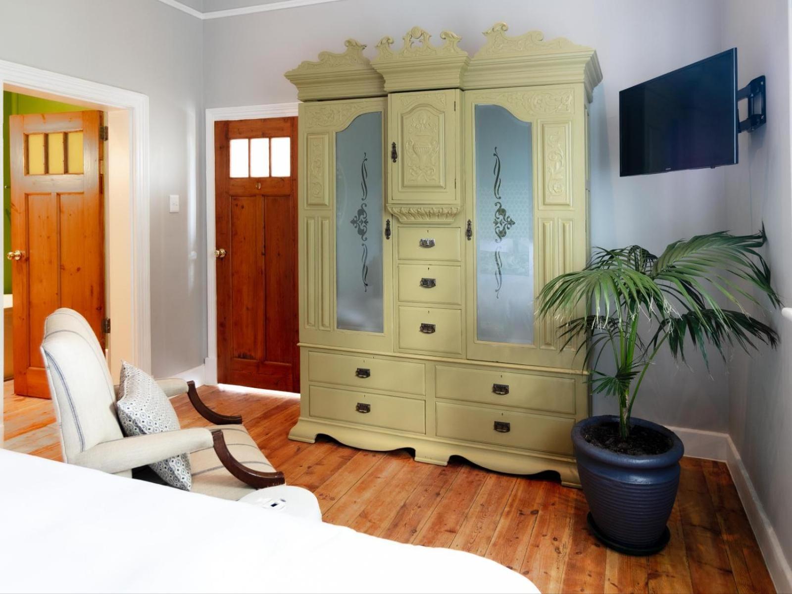 Standard King Room - Photo 5