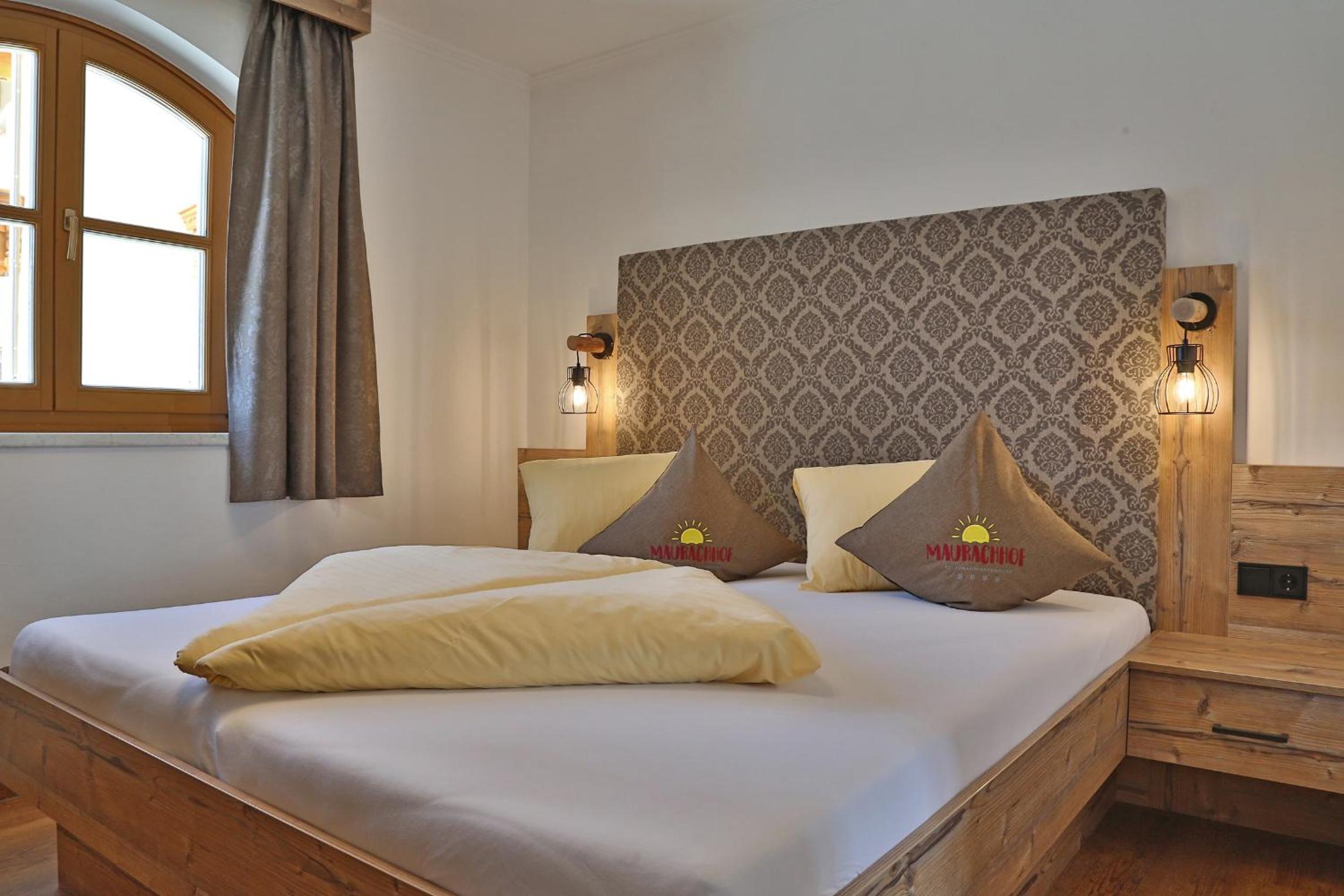 Two-Bedroom Apartment with Balcony - Photo 10
