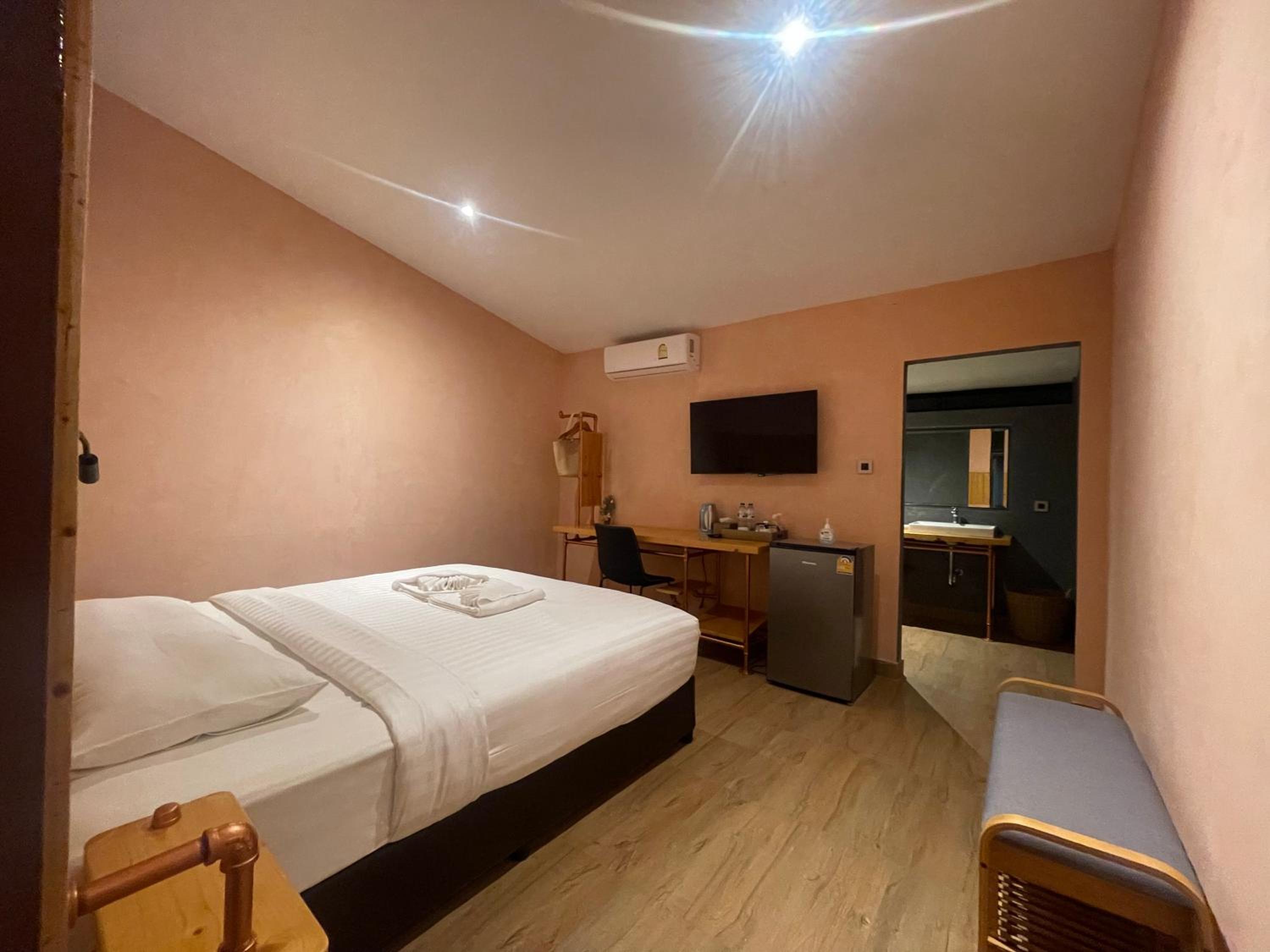 Standard Double Room - Photo 5