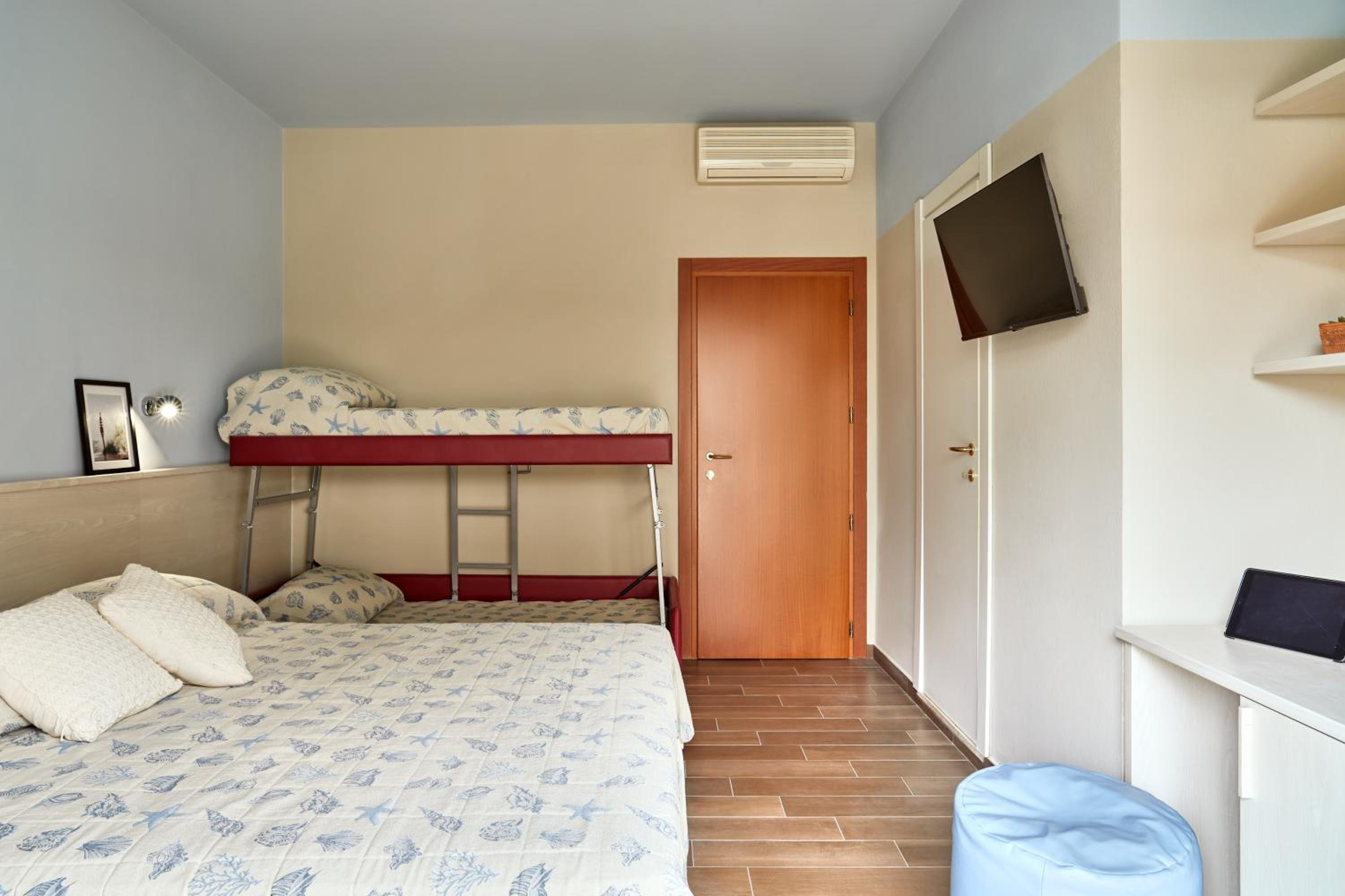 Quadruple Room with Sea View photo 1