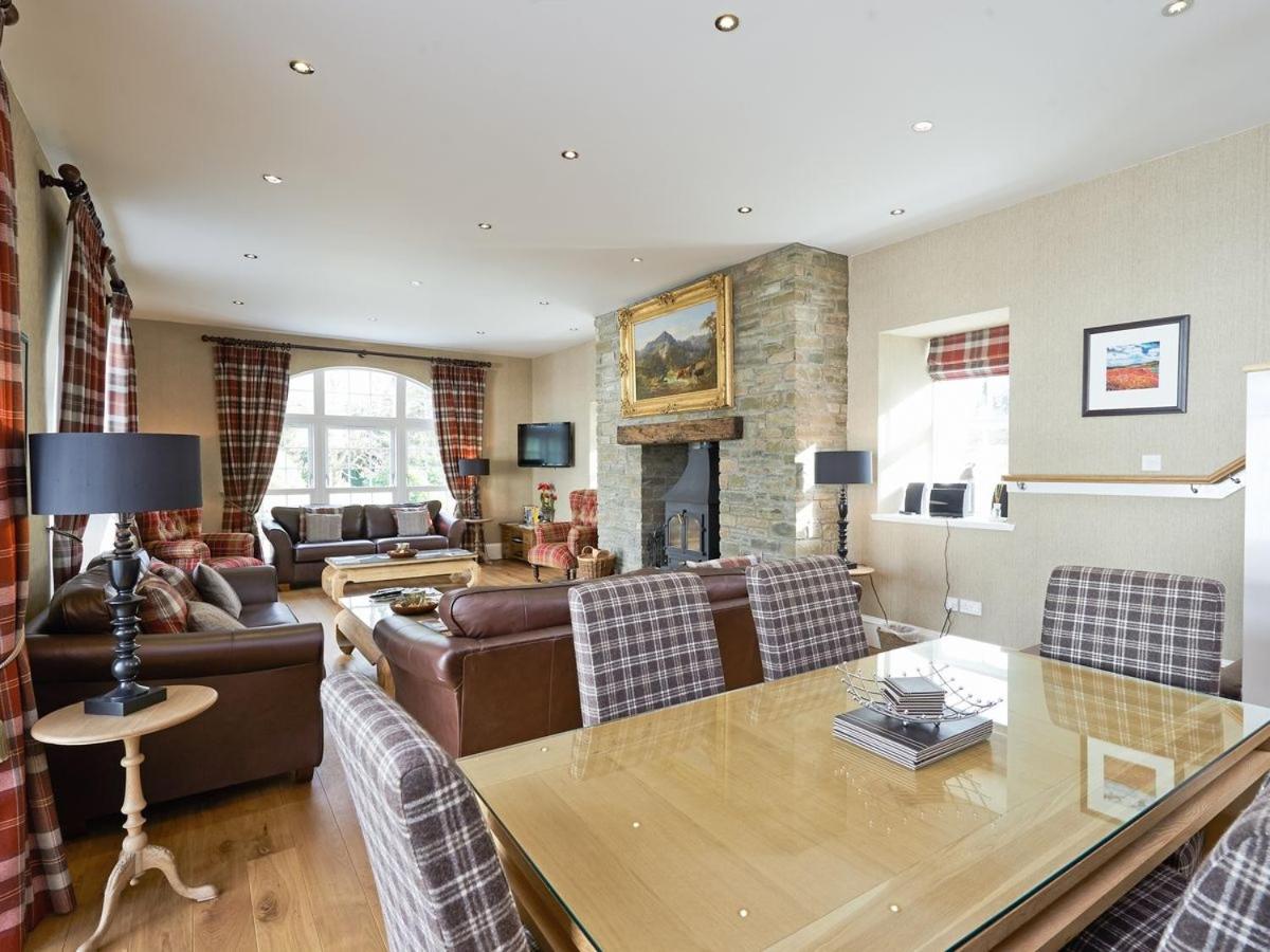 Three-Bedroom House photo 2