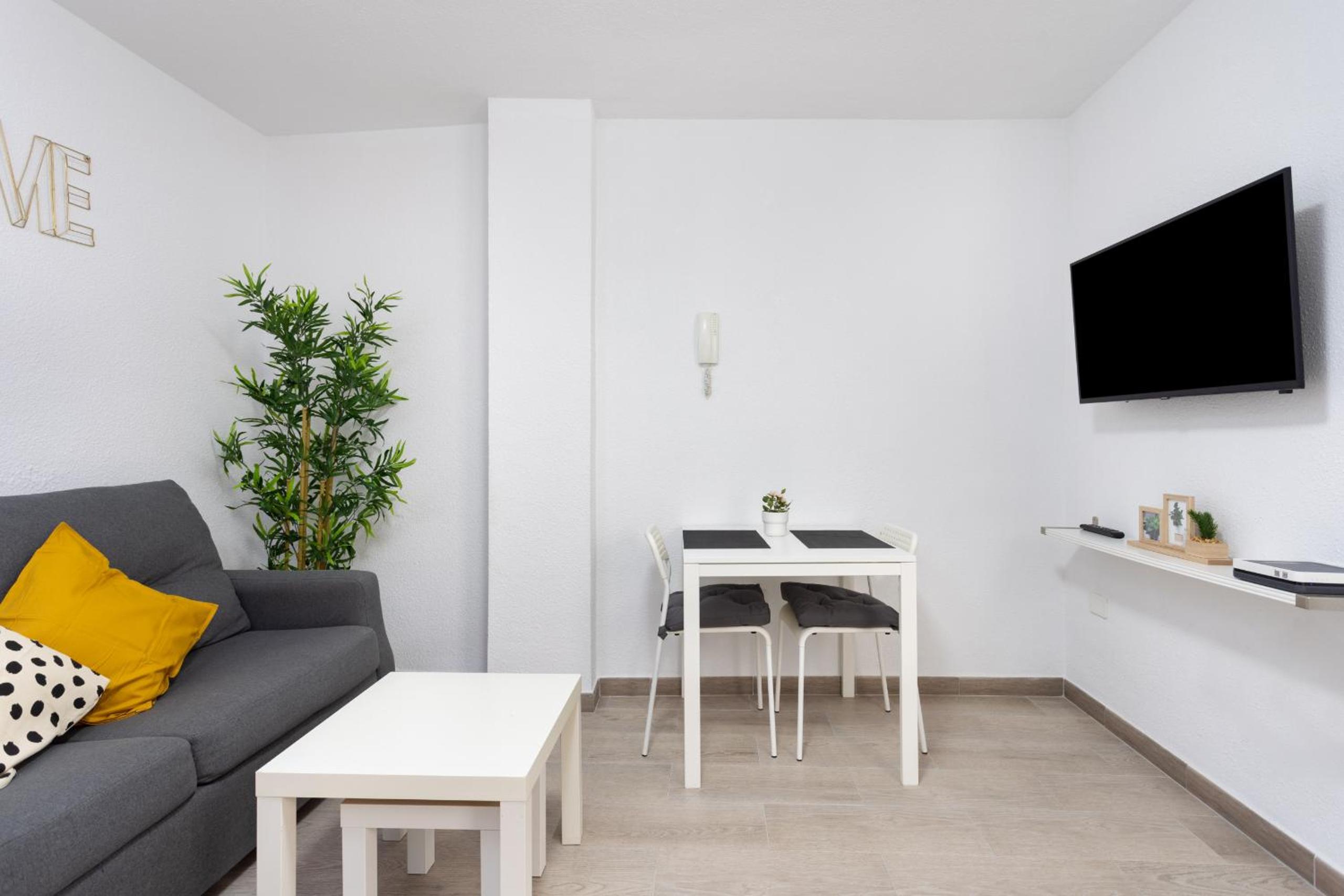 One-Bedroom Apartment with Sea View photo 2