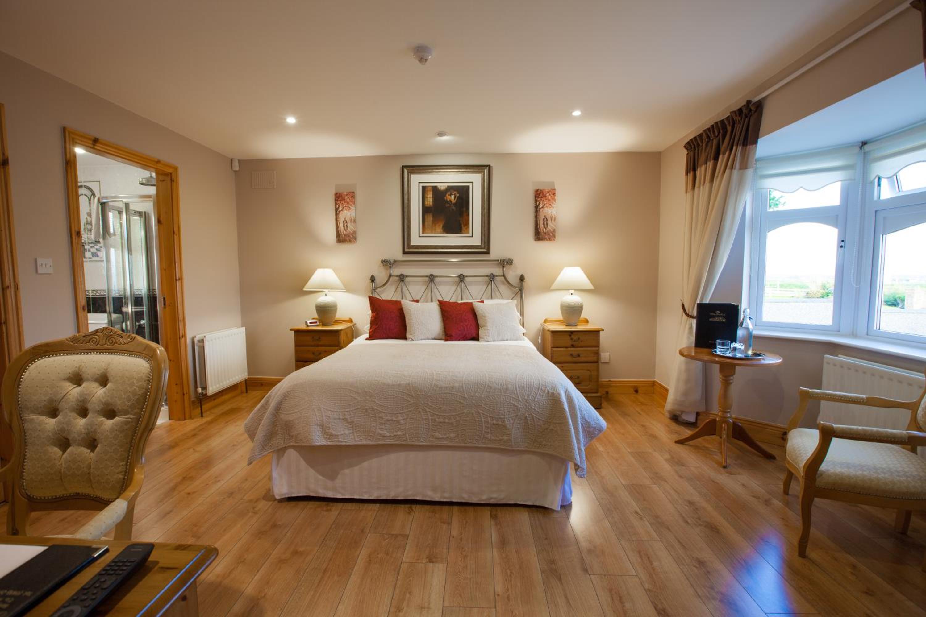 Deluxe Double Room with Side Sea View photo 2