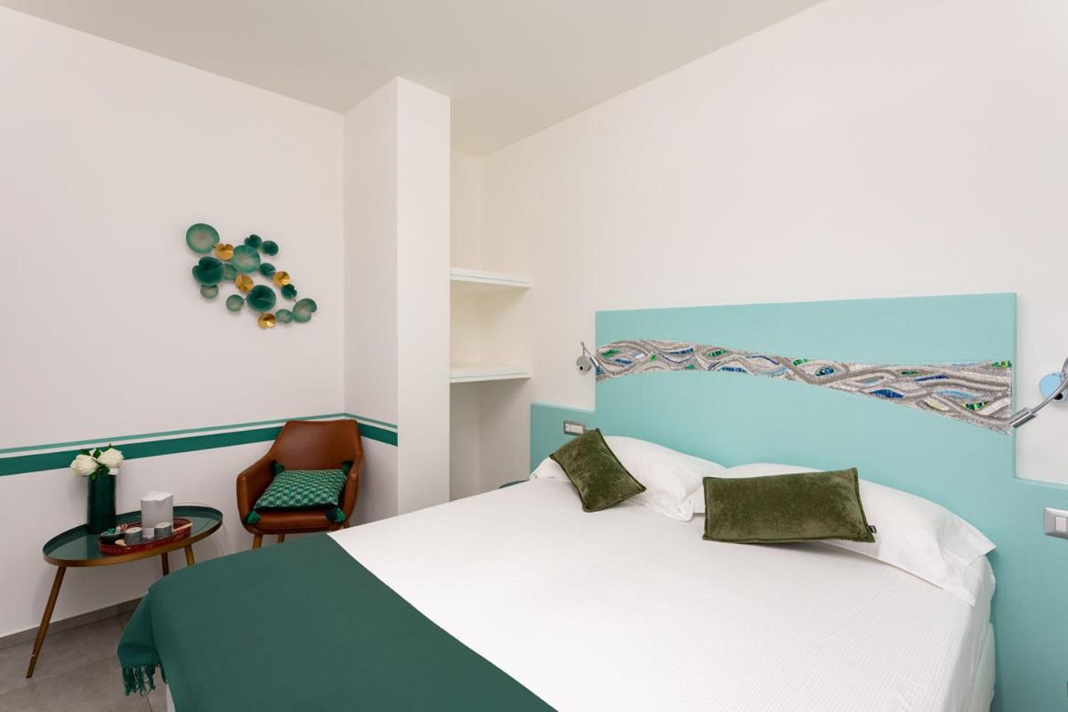Double Room with Private Bathroom photo 3