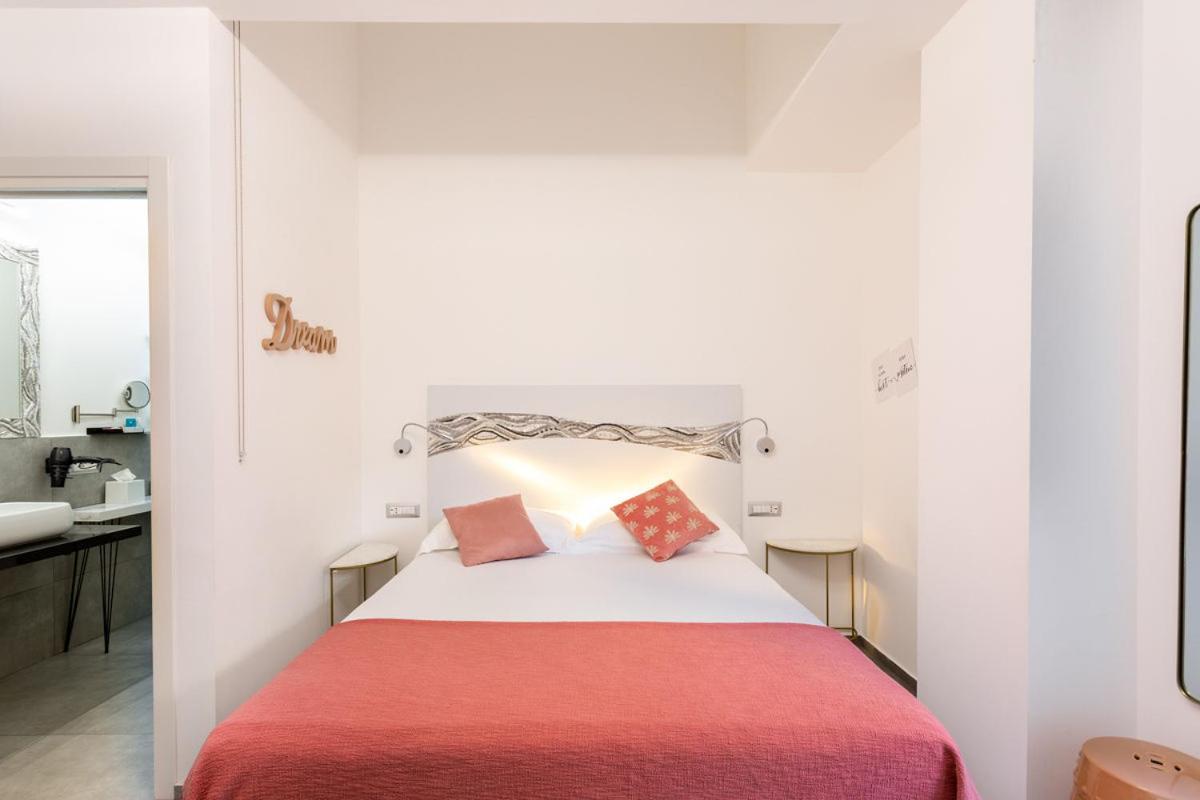 Double Room with Private Bathroom - Photo 1