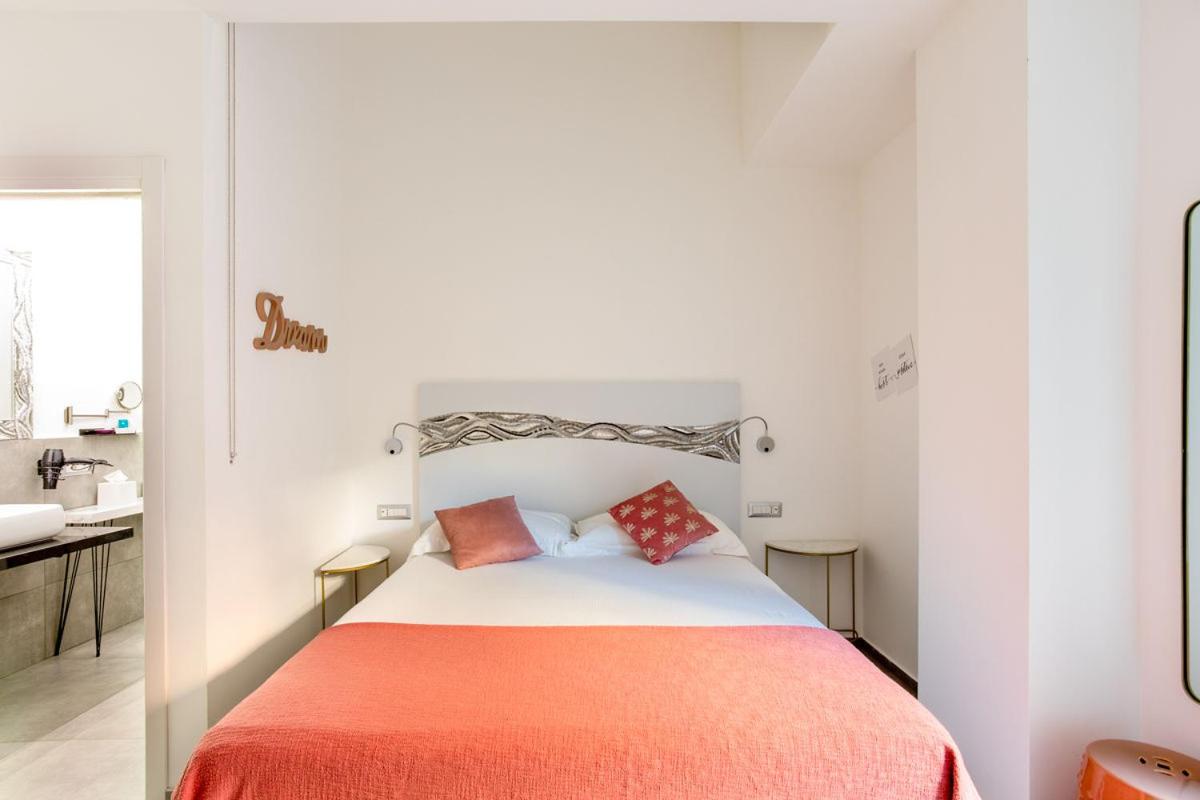 Double Room with Private Bathroom - Photo 5