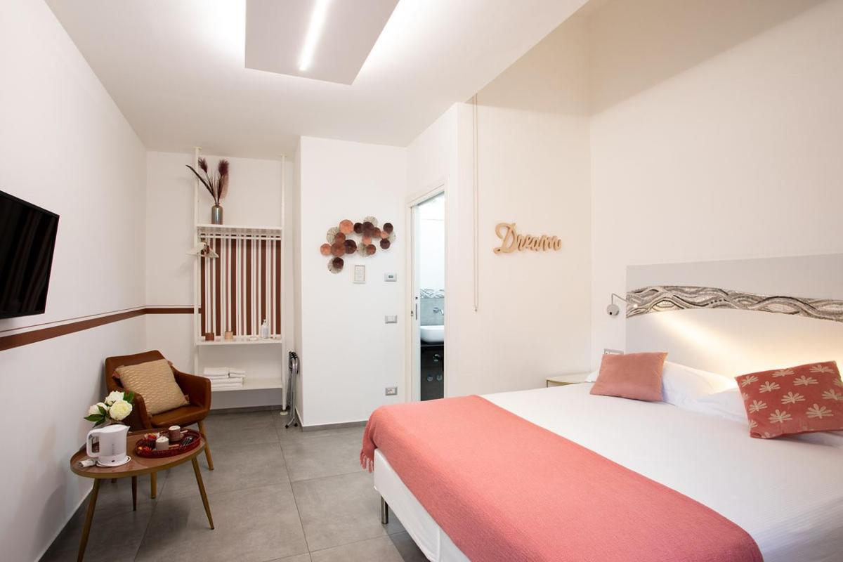 Double Room with Private Bathroom - Photo 6