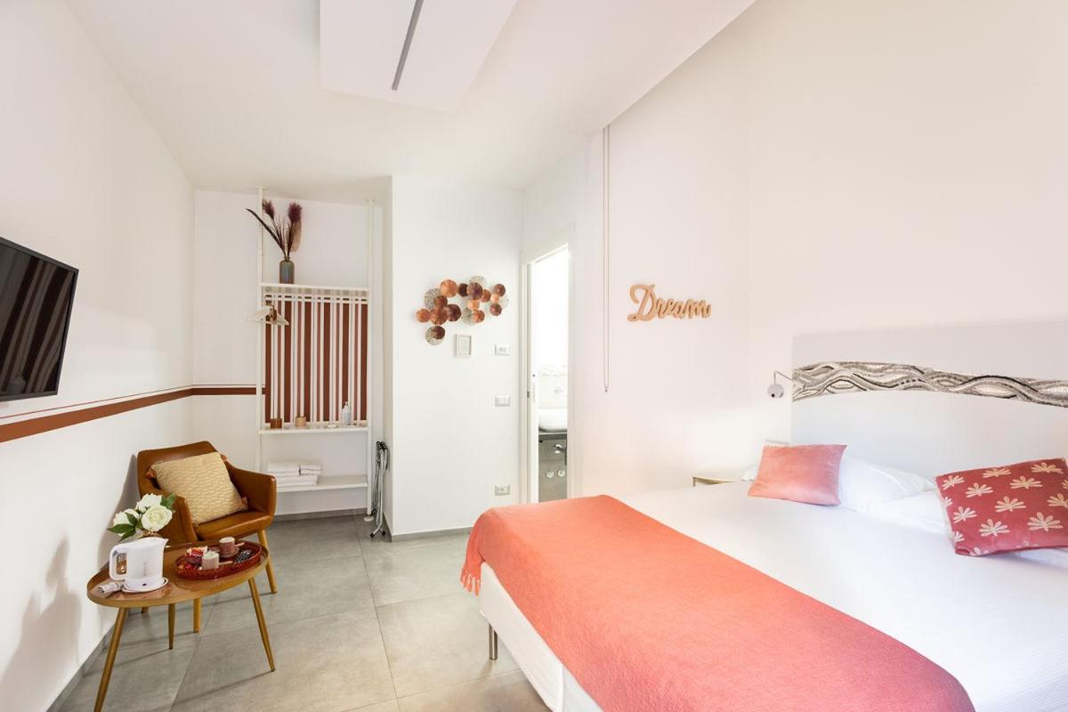 Double Room with Private Bathroom - Photo 4