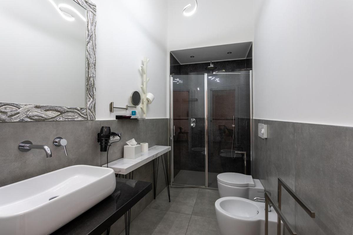 Double Room with Private Bathroom - Photo 3