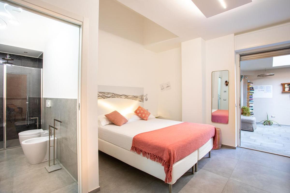 Double Room with Private Bathroom - Photo 7